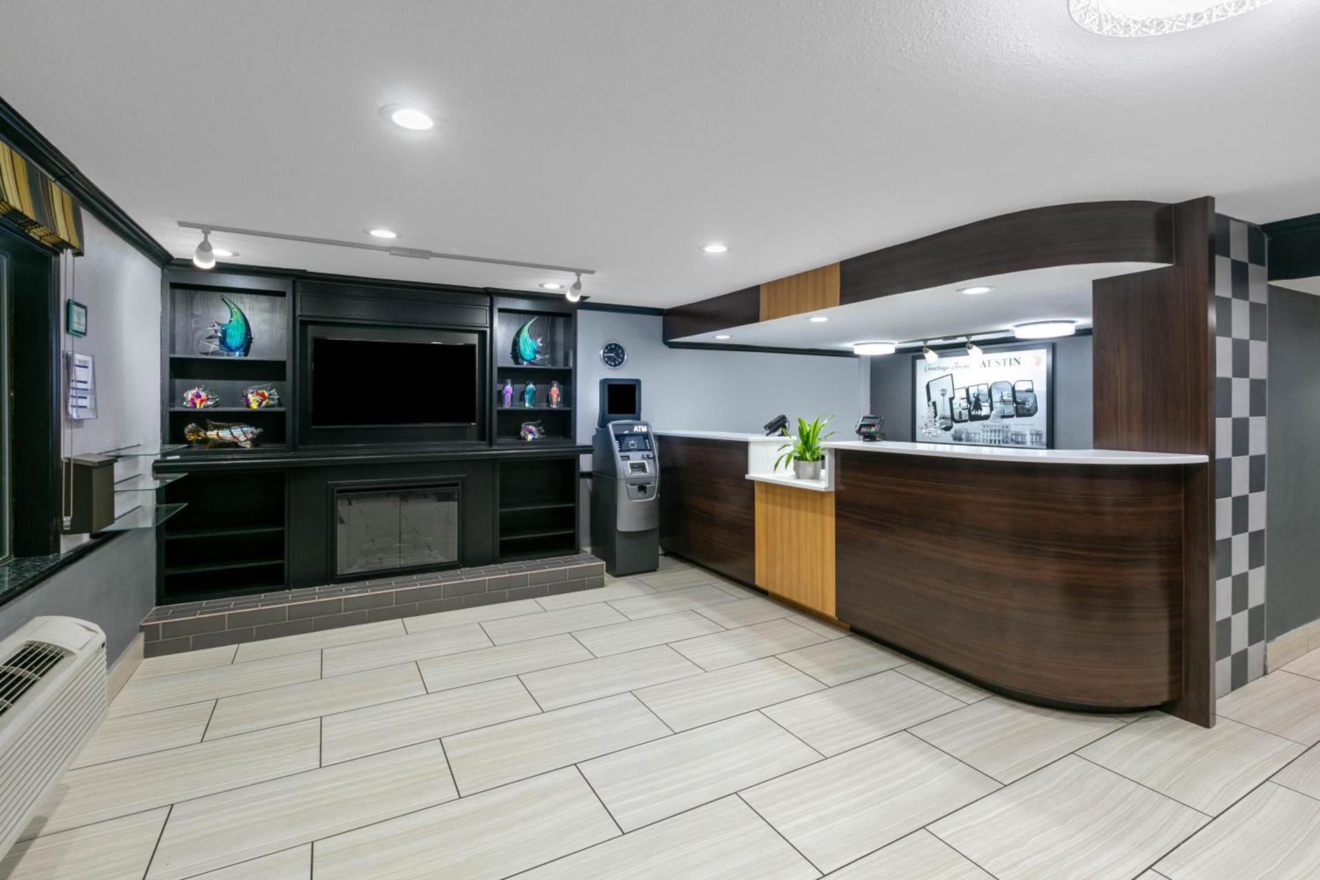 Super 8 by Wyndham Austin University/Downtown Area photo 21