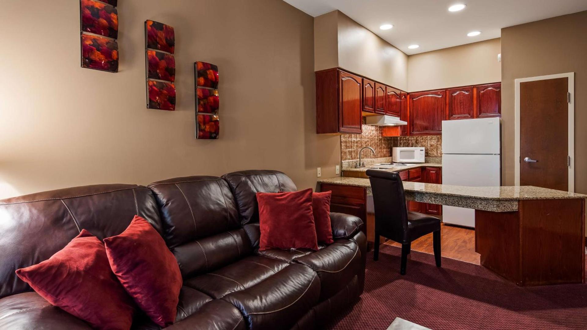 Best Western PLUS Hannaford Inn & Suites photo 11