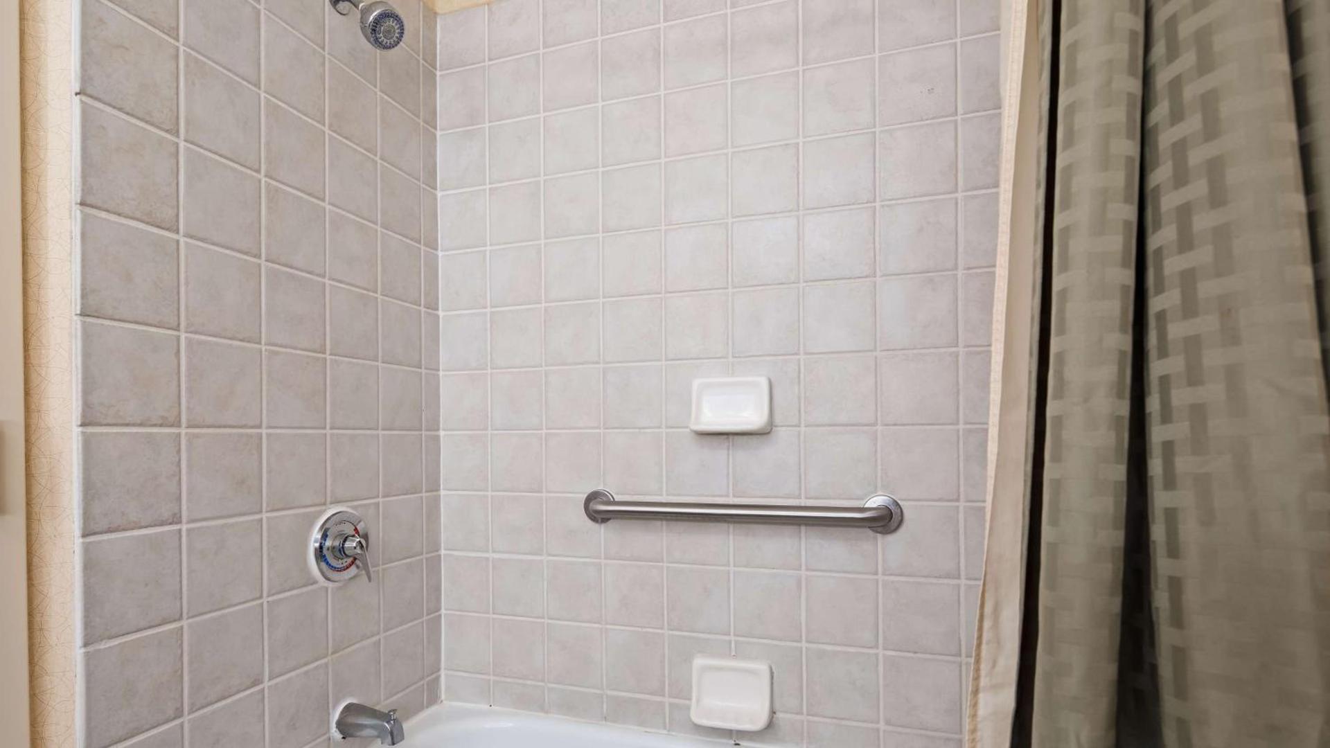 Best Western PLUS Hannaford Inn & Suites photo 19