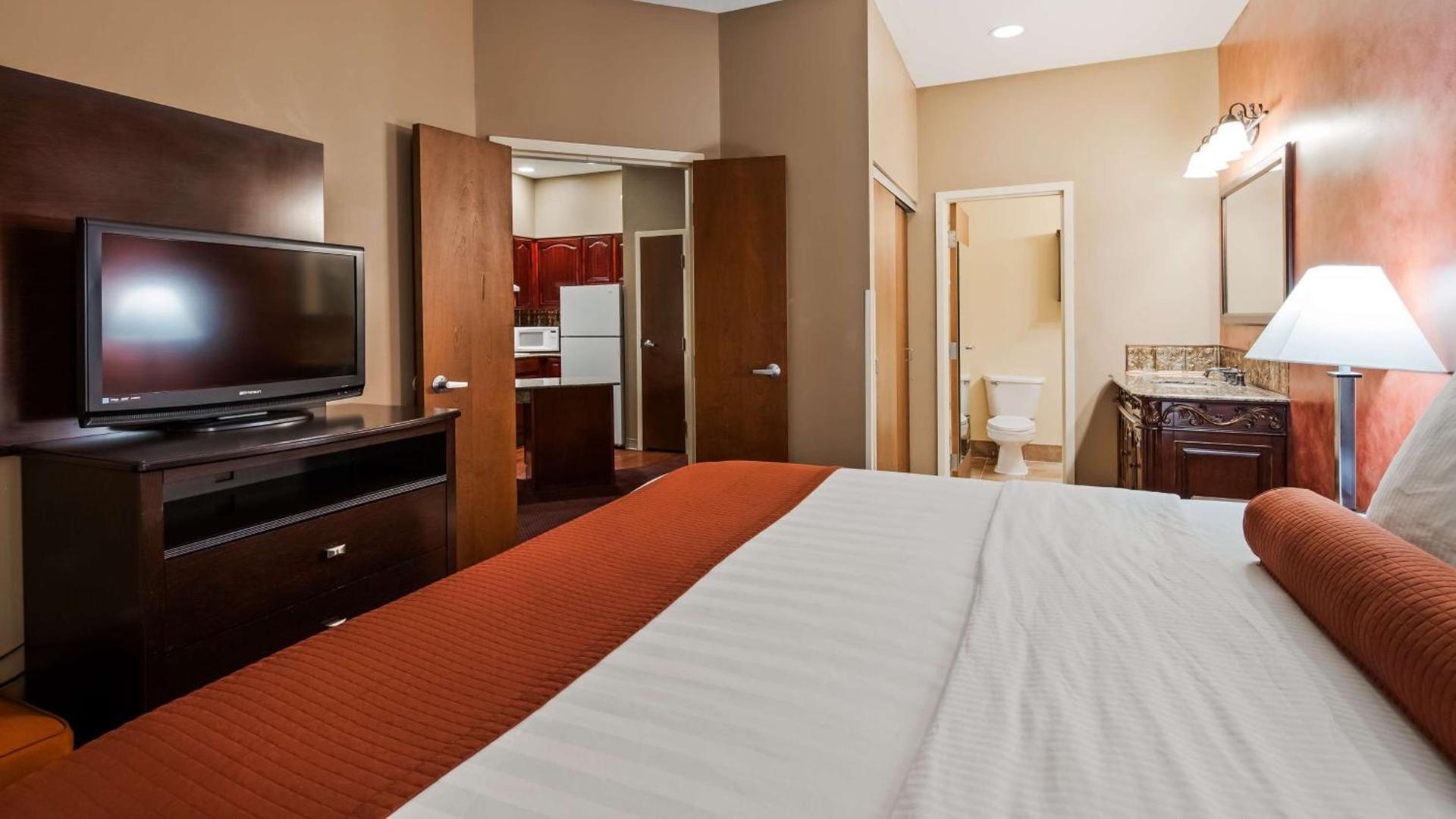 Best Western PLUS Hannaford Inn & Suites photo 12
