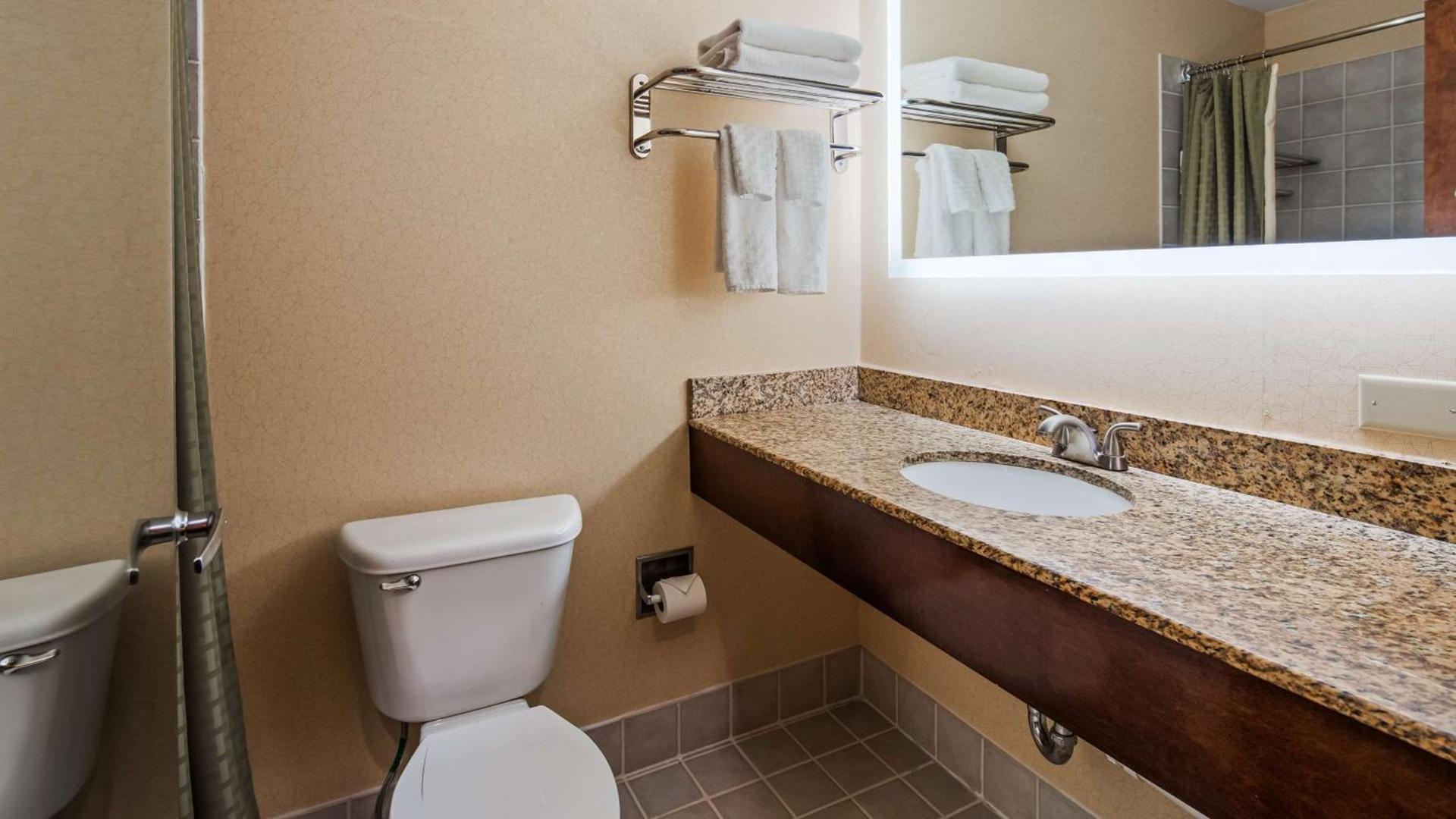 Best Western PLUS Hannaford Inn & Suites photo 21