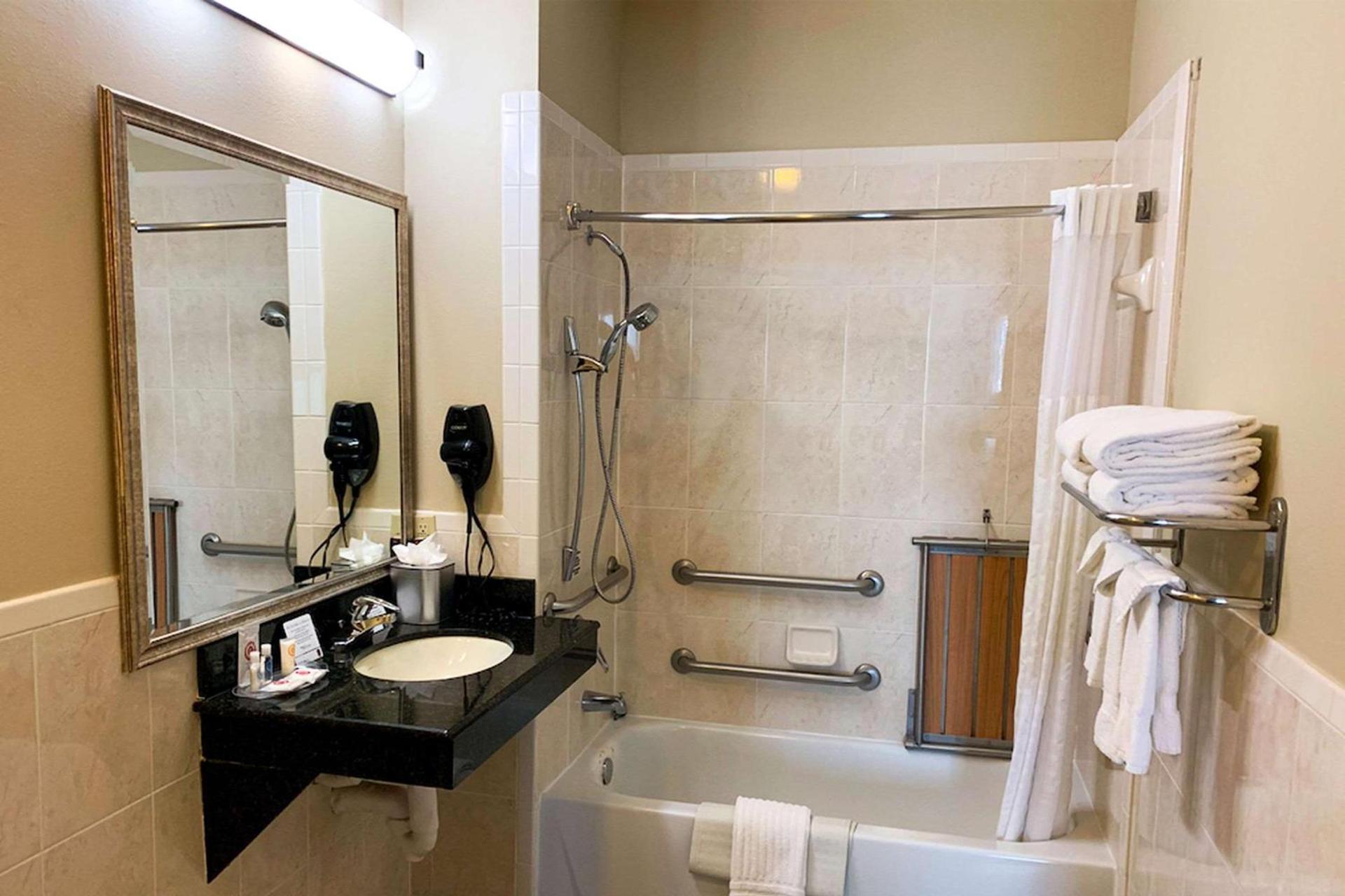 Comfort Suites Texas Ave photo 4