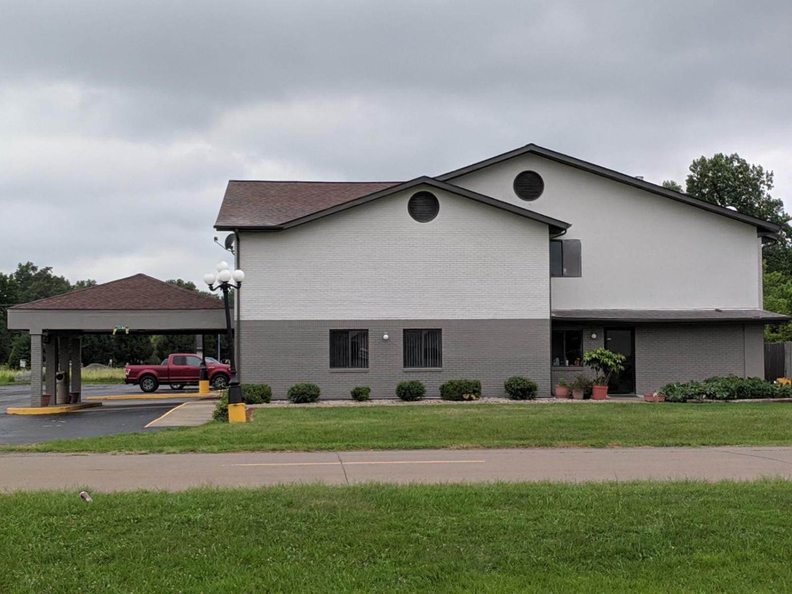 Americas Best Value Inn West Frankfort photo 29