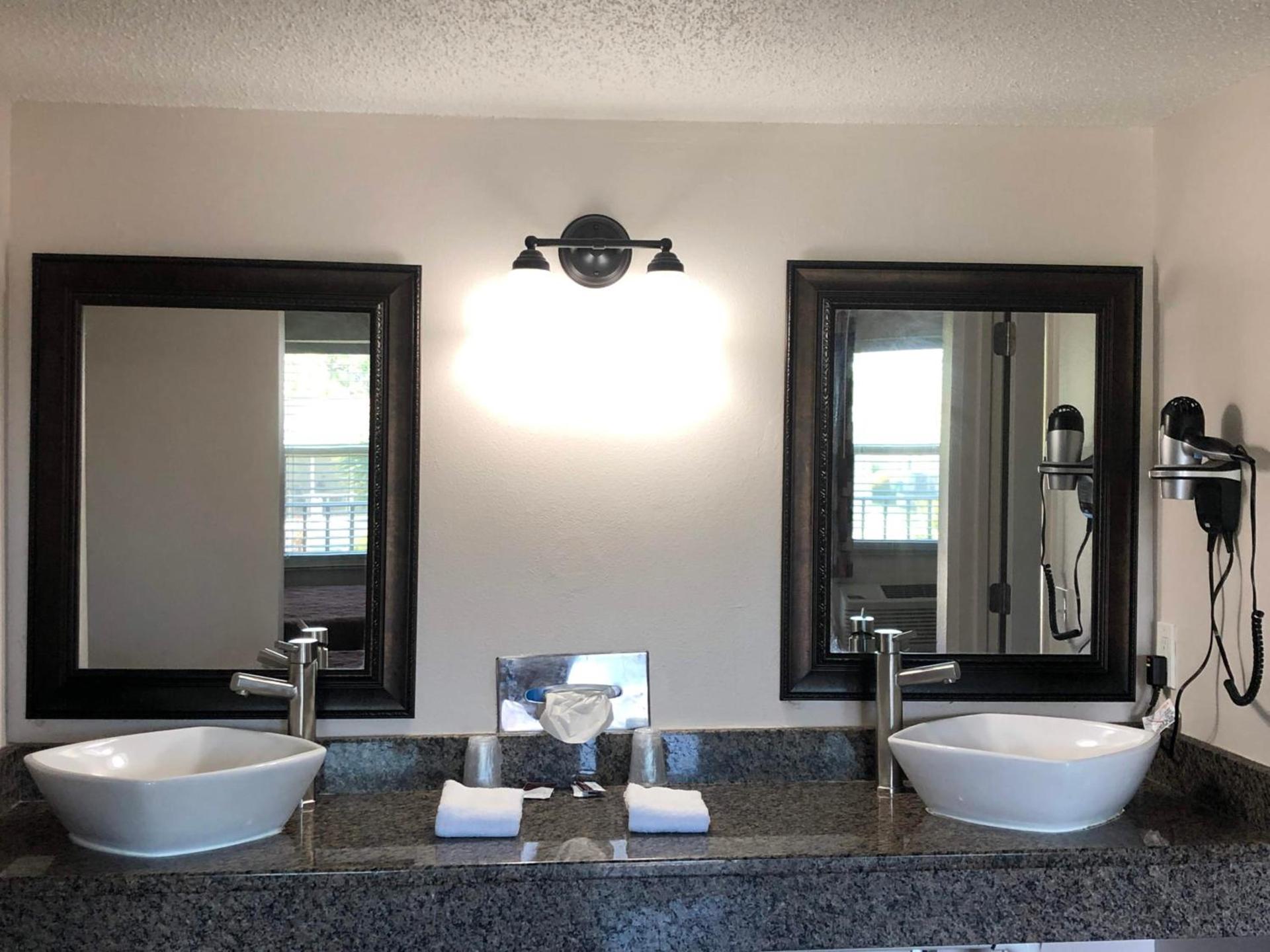 Sun Coast Inn photo 3