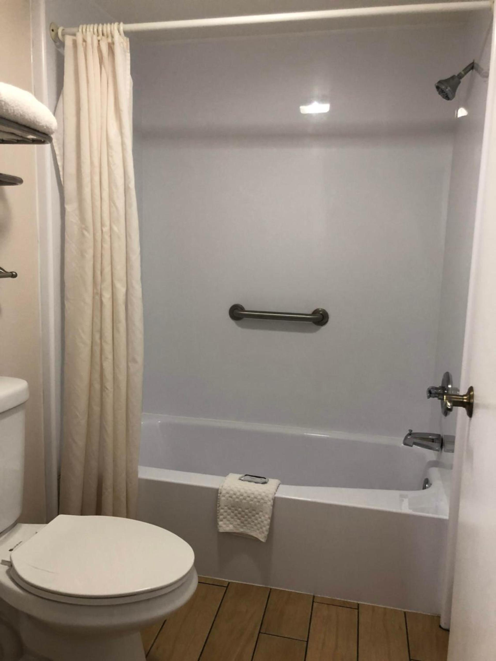 Sun Coast Inn photo 36