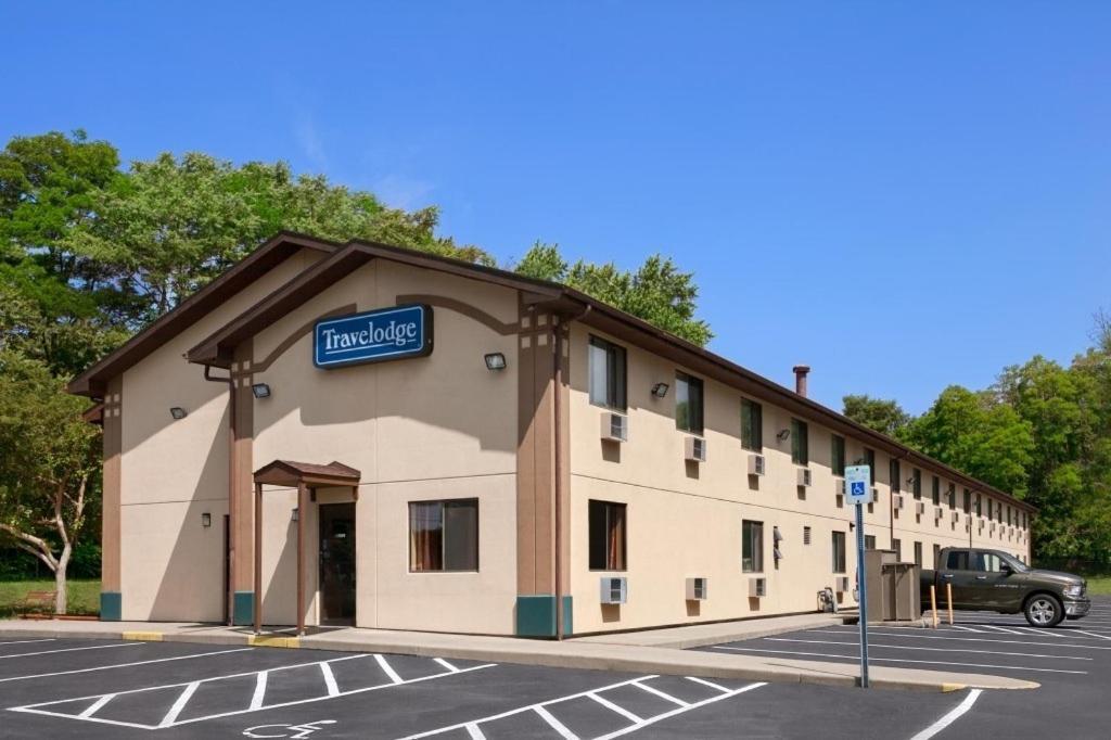 Travelodge by Wyndham Muskegon photo 7