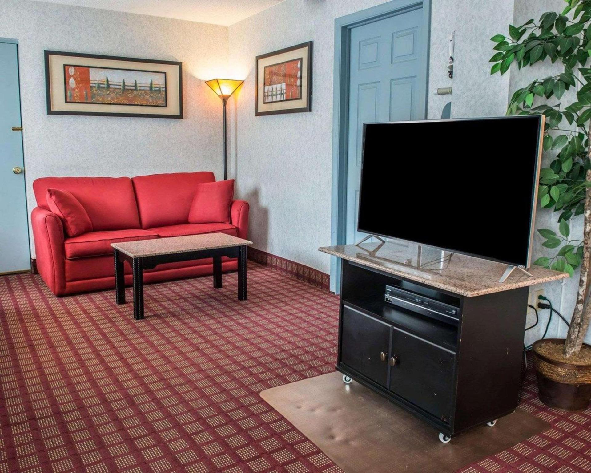 Quality Inn & Suites Gibsonia - Pittsburgh North photo 24
