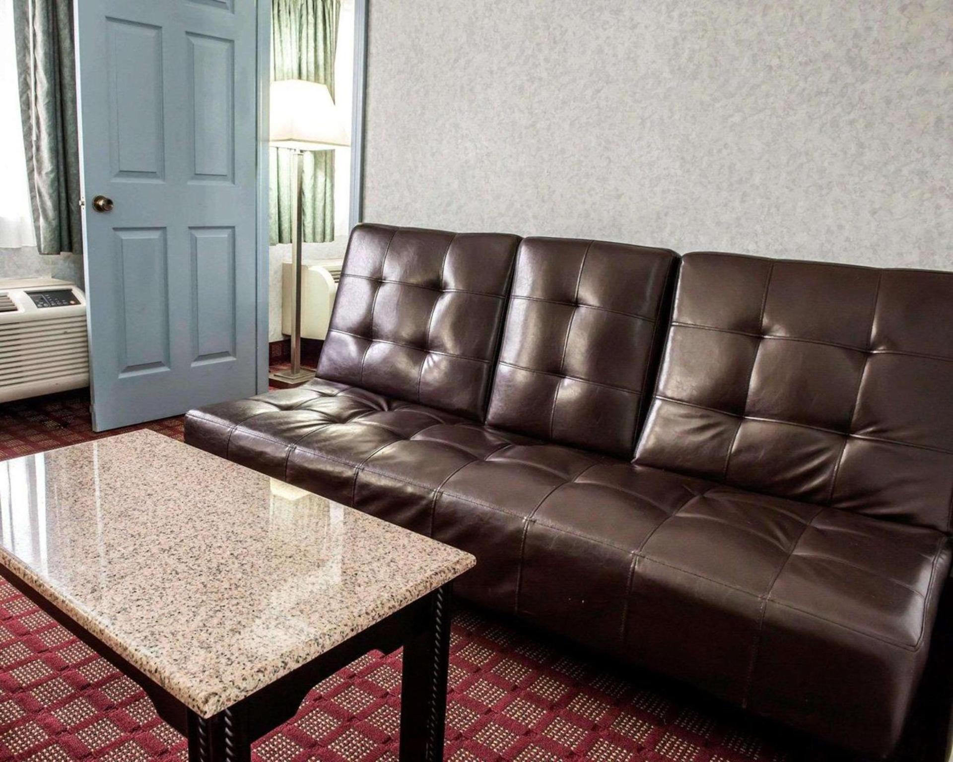 Quality Inn & Suites Gibsonia - Pittsburgh North photo 21