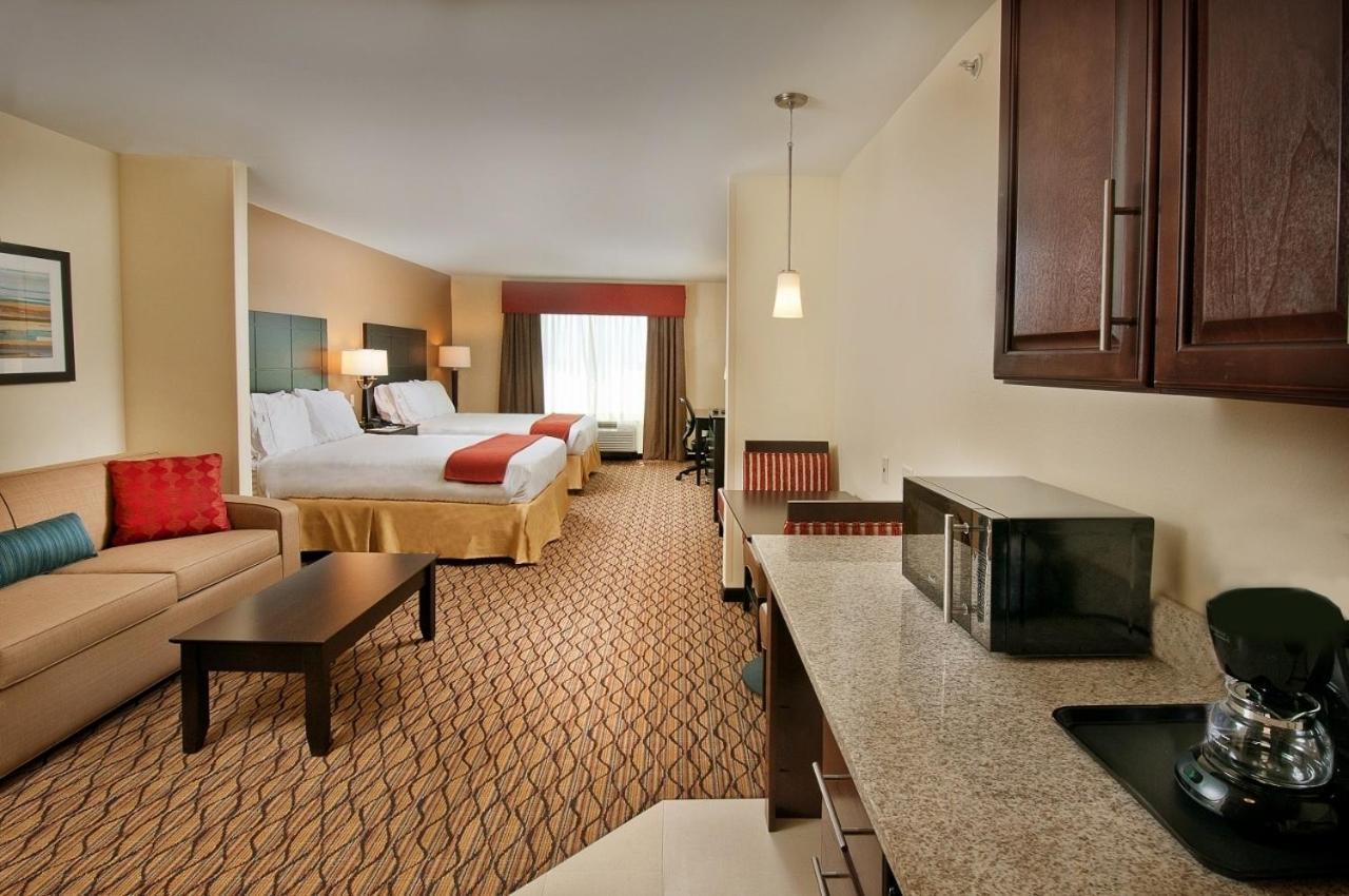Holiday Inn Express Hotel and Suites Pearsall by IHG photo 7