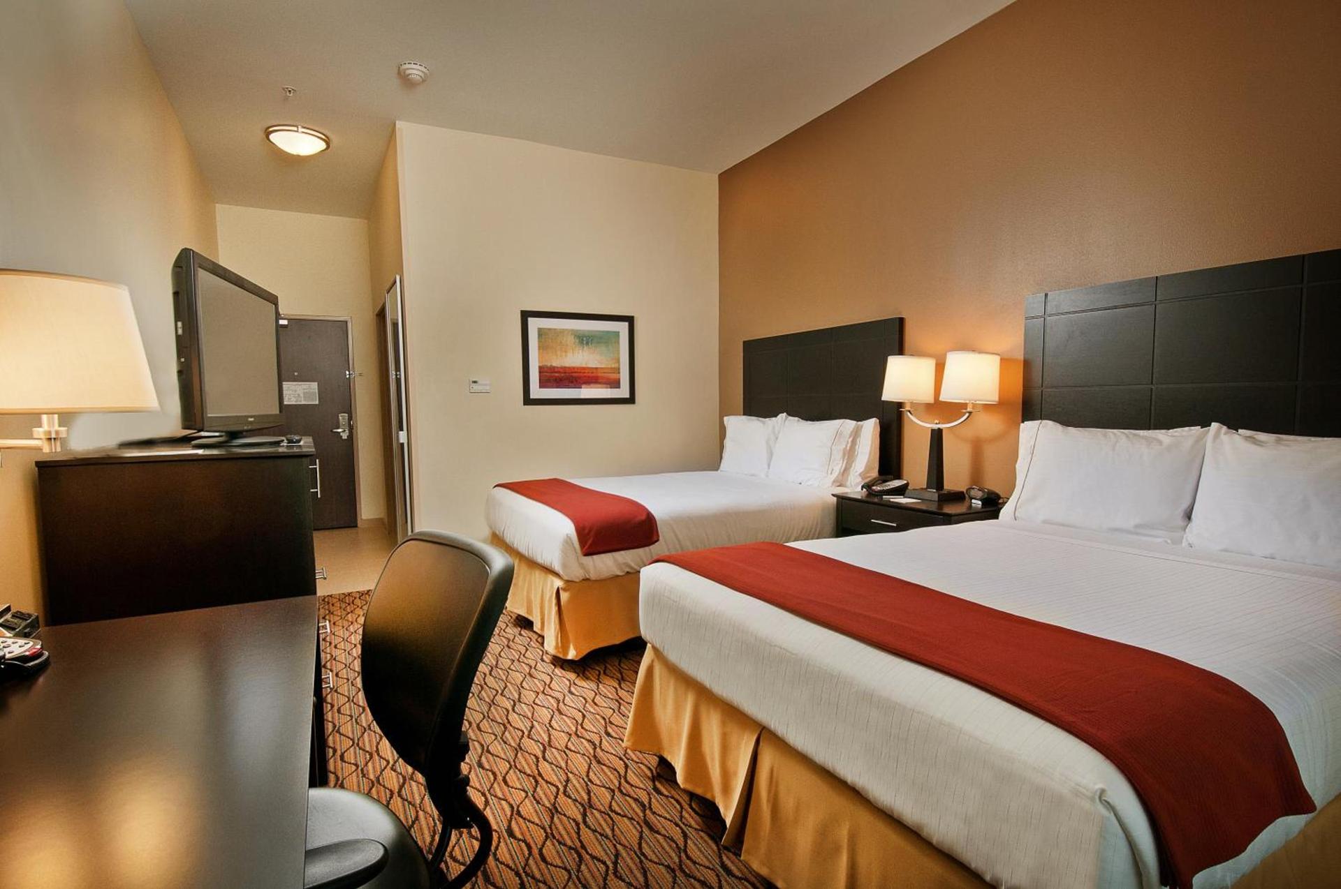 Holiday Inn Express Hotel and Suites Pearsall by IHG photo 8