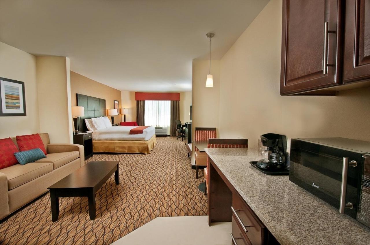 Holiday Inn Express Hotel and Suites Pearsall by IHG photo 5