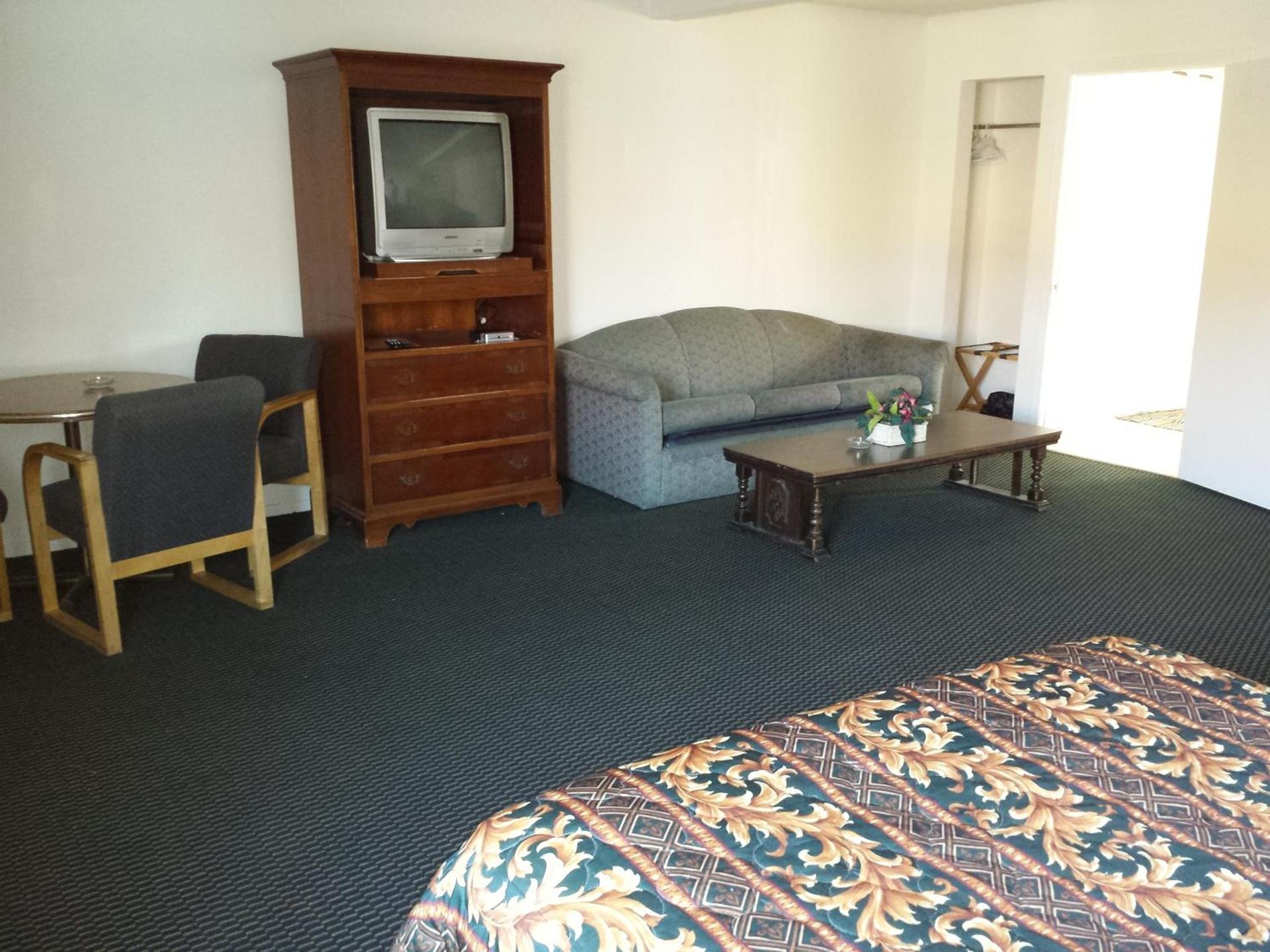 New Kansan Motel photo 24