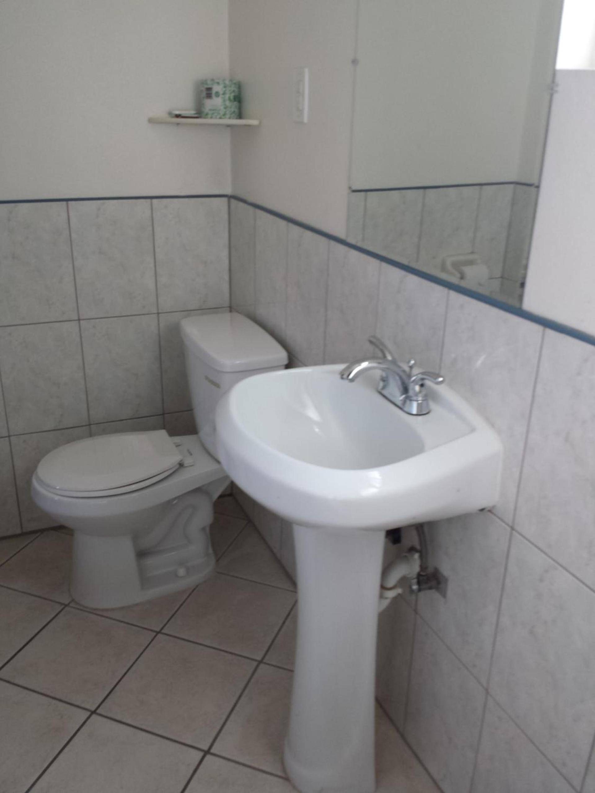 New Kansan Motel photo 25