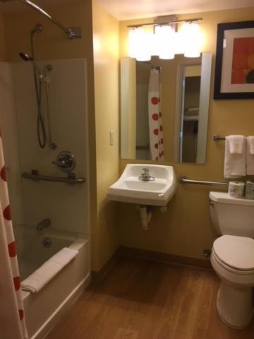 Hawthorn Extended Stay by Wyndham Cincinnati NE Mason photo 7
