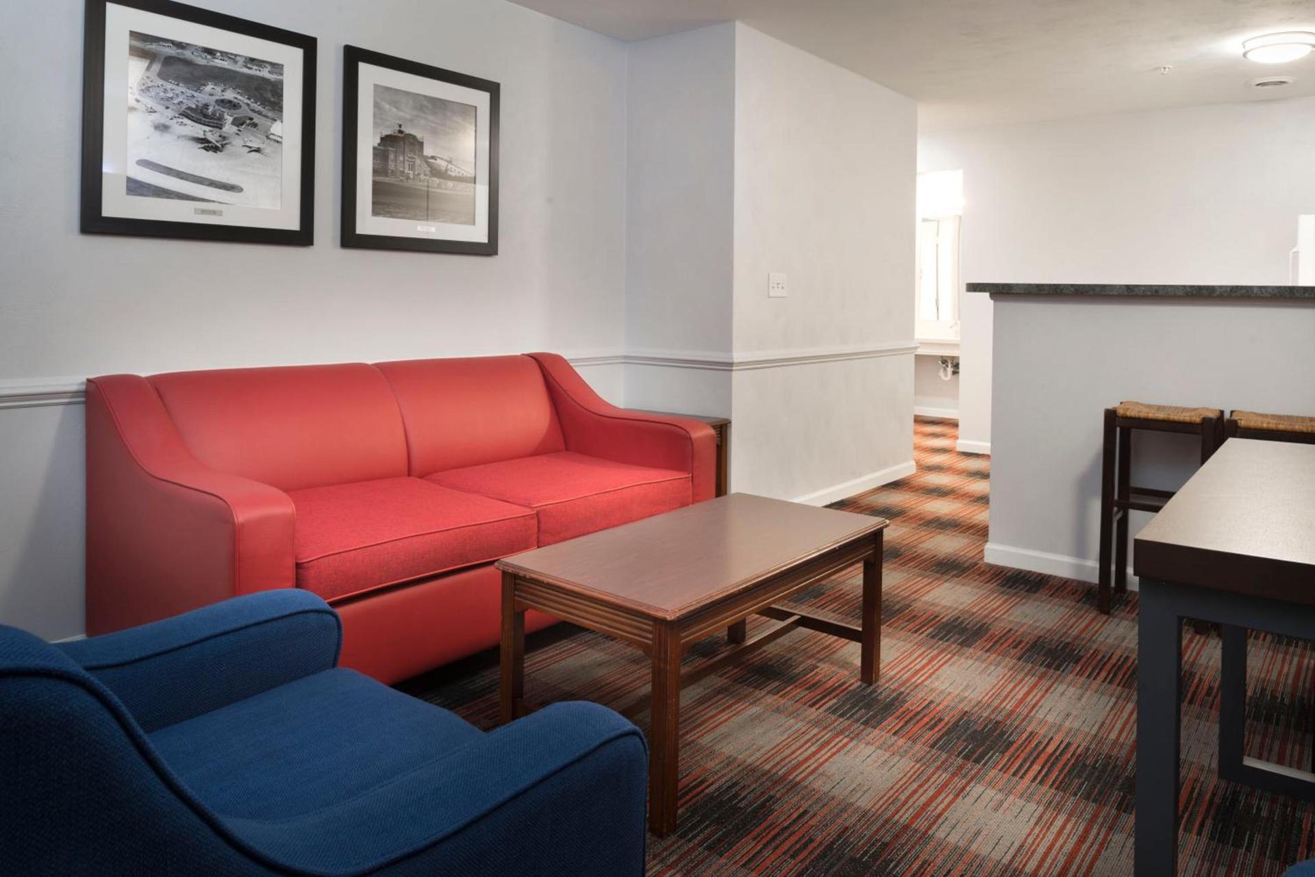 Luxbury Inn & Suites photo 4