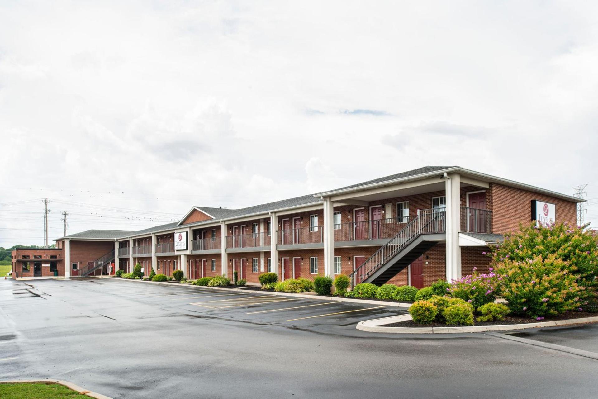 Luxbury Inn & Suites photo 1