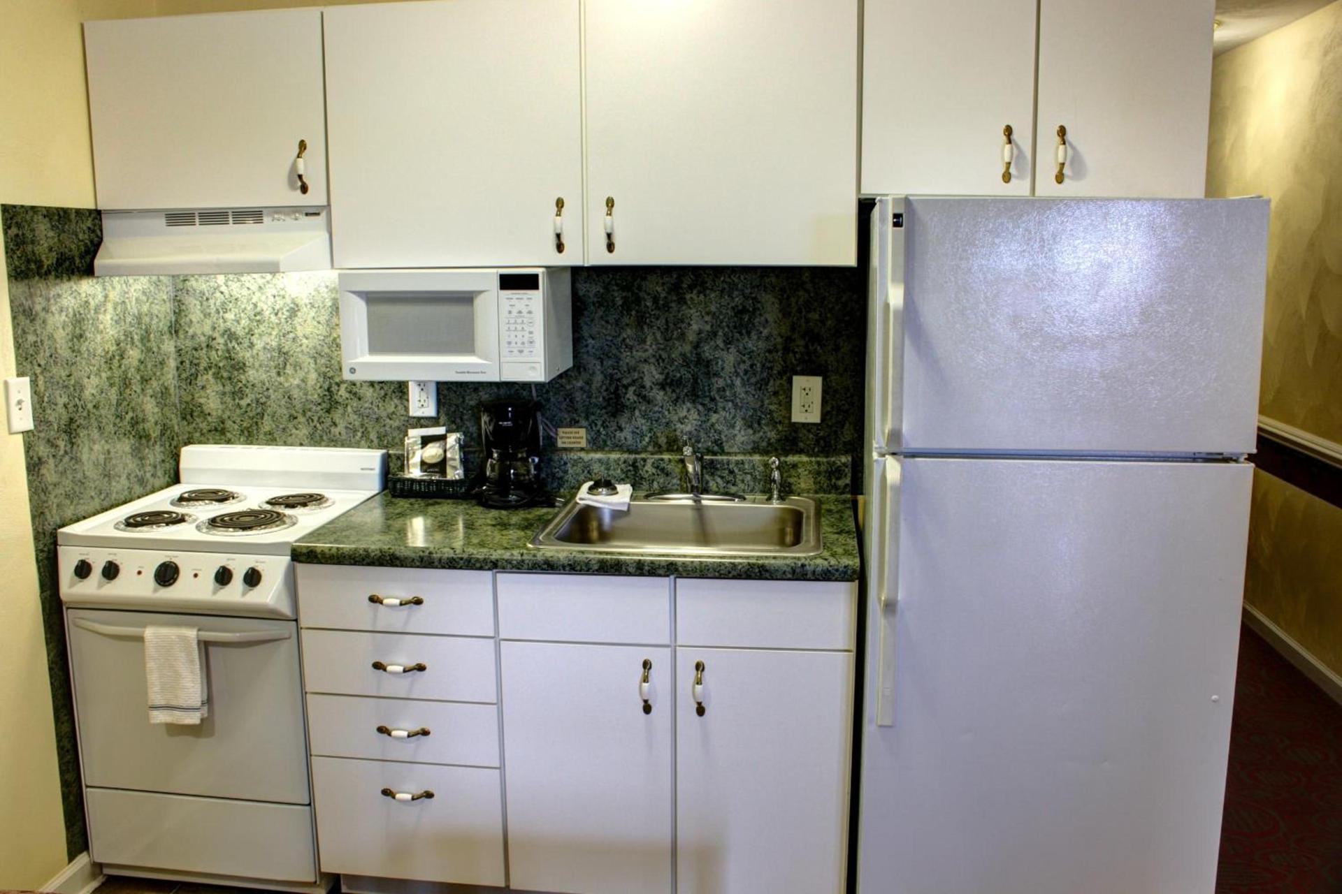 Luxbury Inn & Suites photo 9