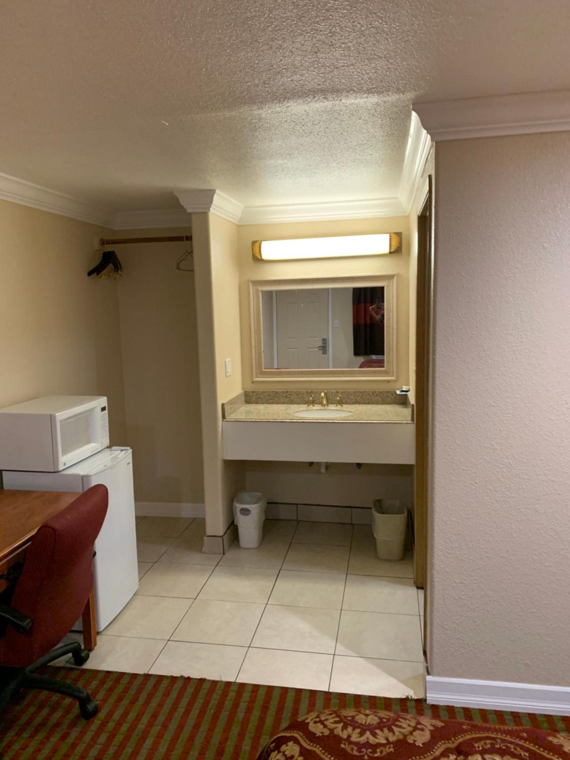 A-1 Budget Motel photo 33