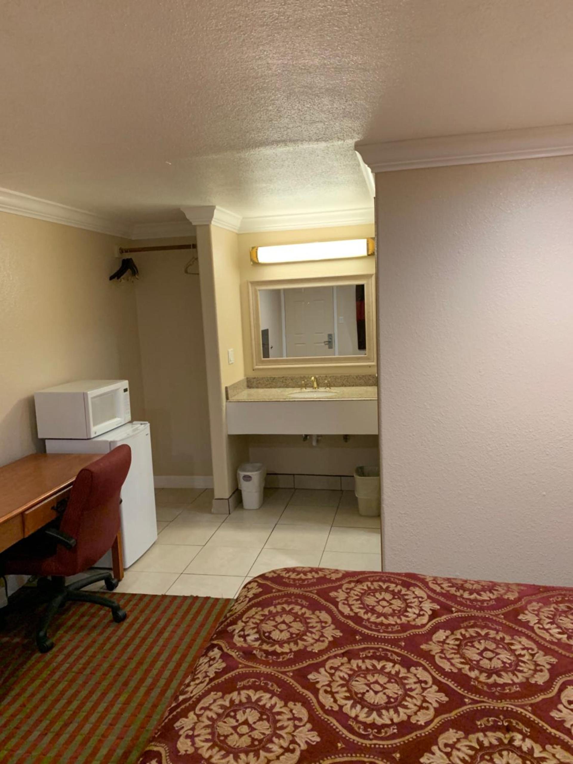 A-1 Budget Motel photo 32