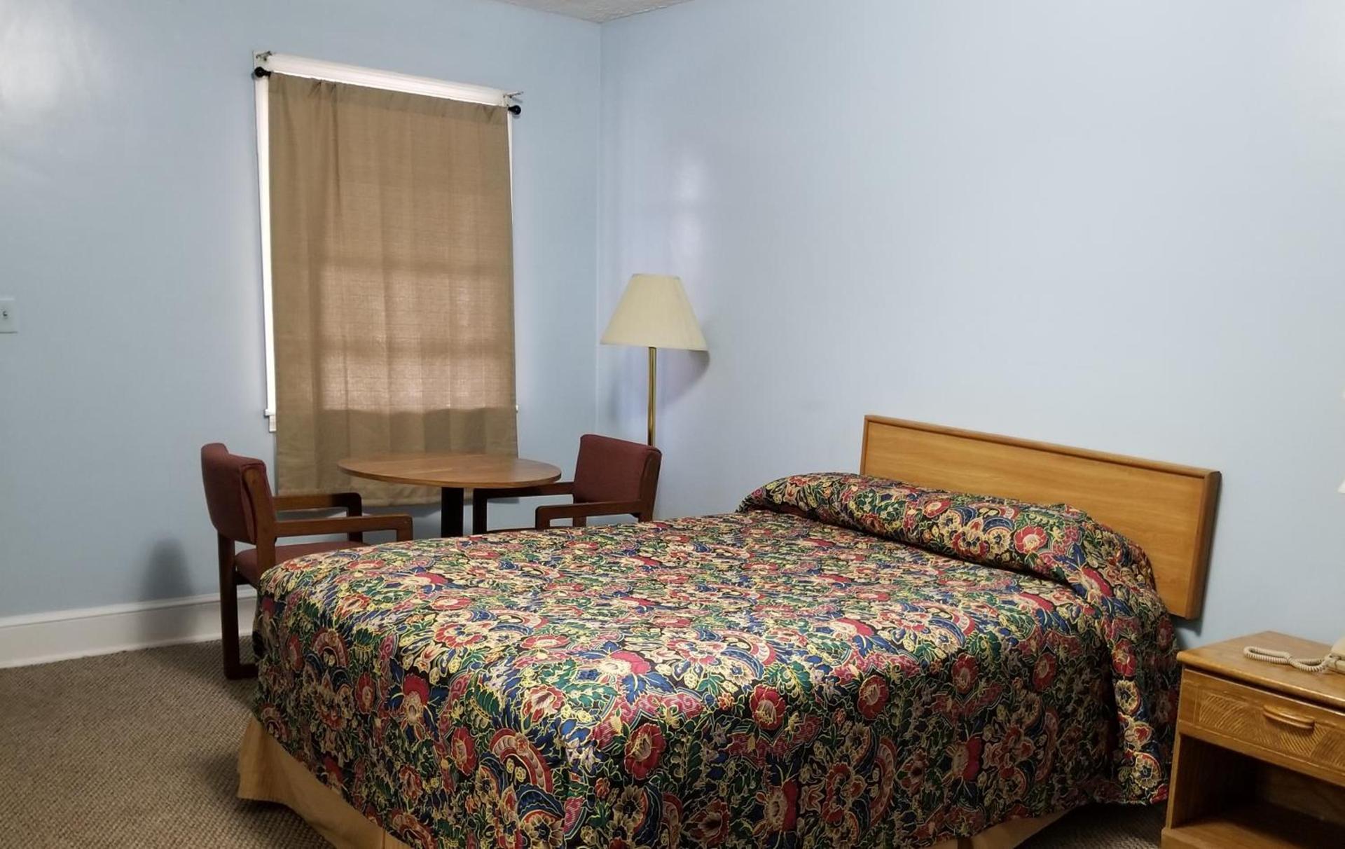 Economy Inn photo 3