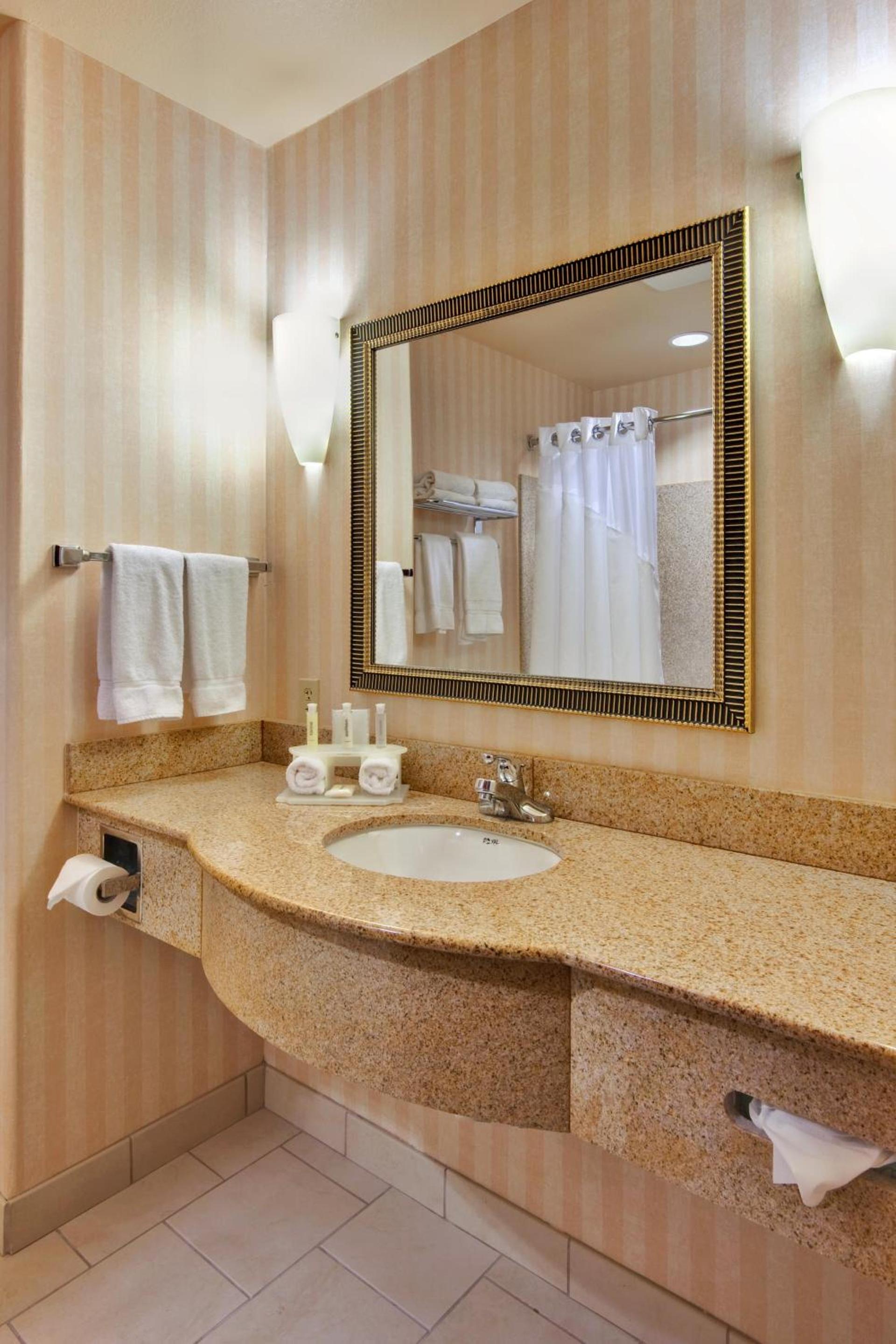 Holiday Inn Express Delano Highway 99 by IHG photo 8