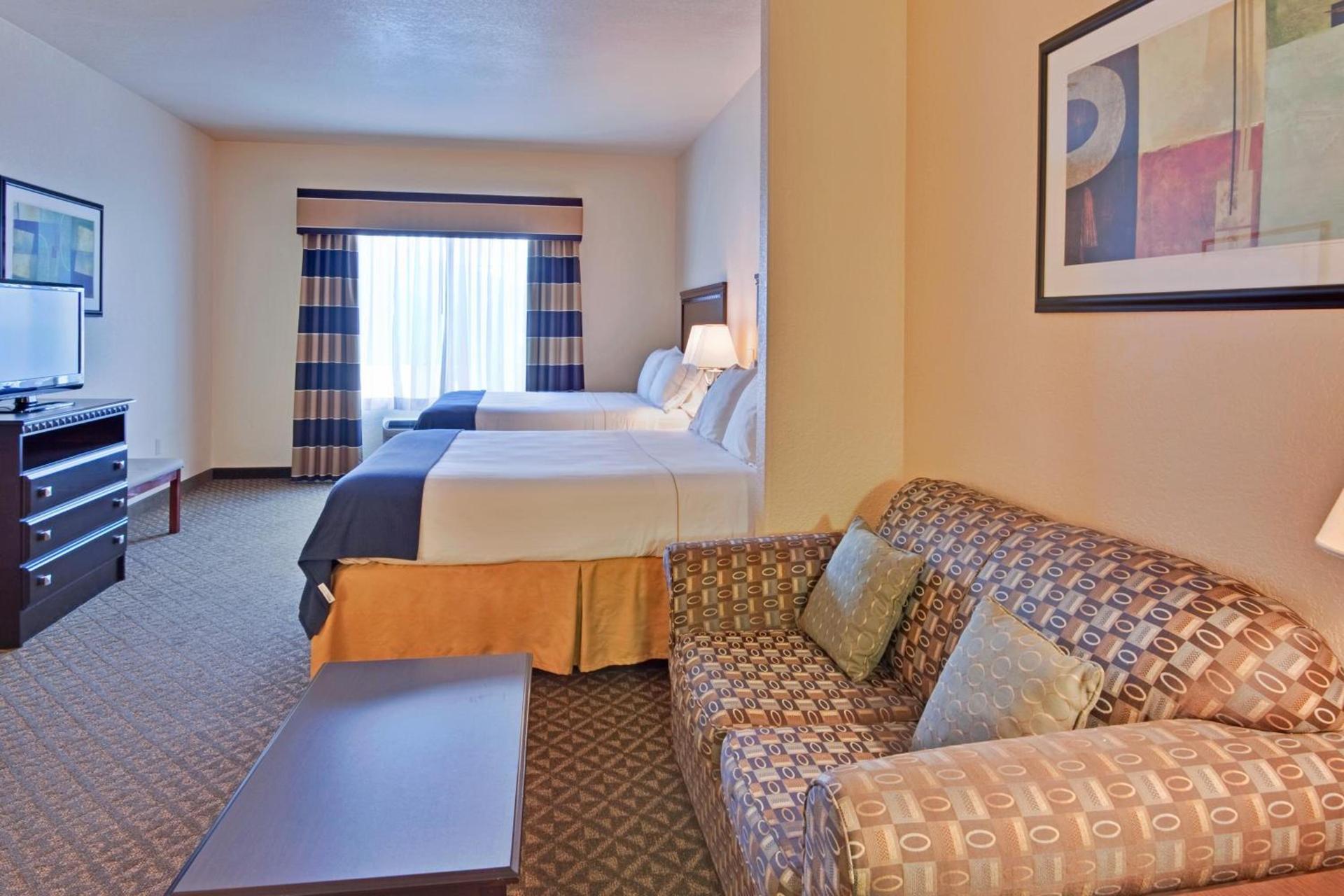 Holiday Inn Express Delano Highway 99 by IHG photo 5