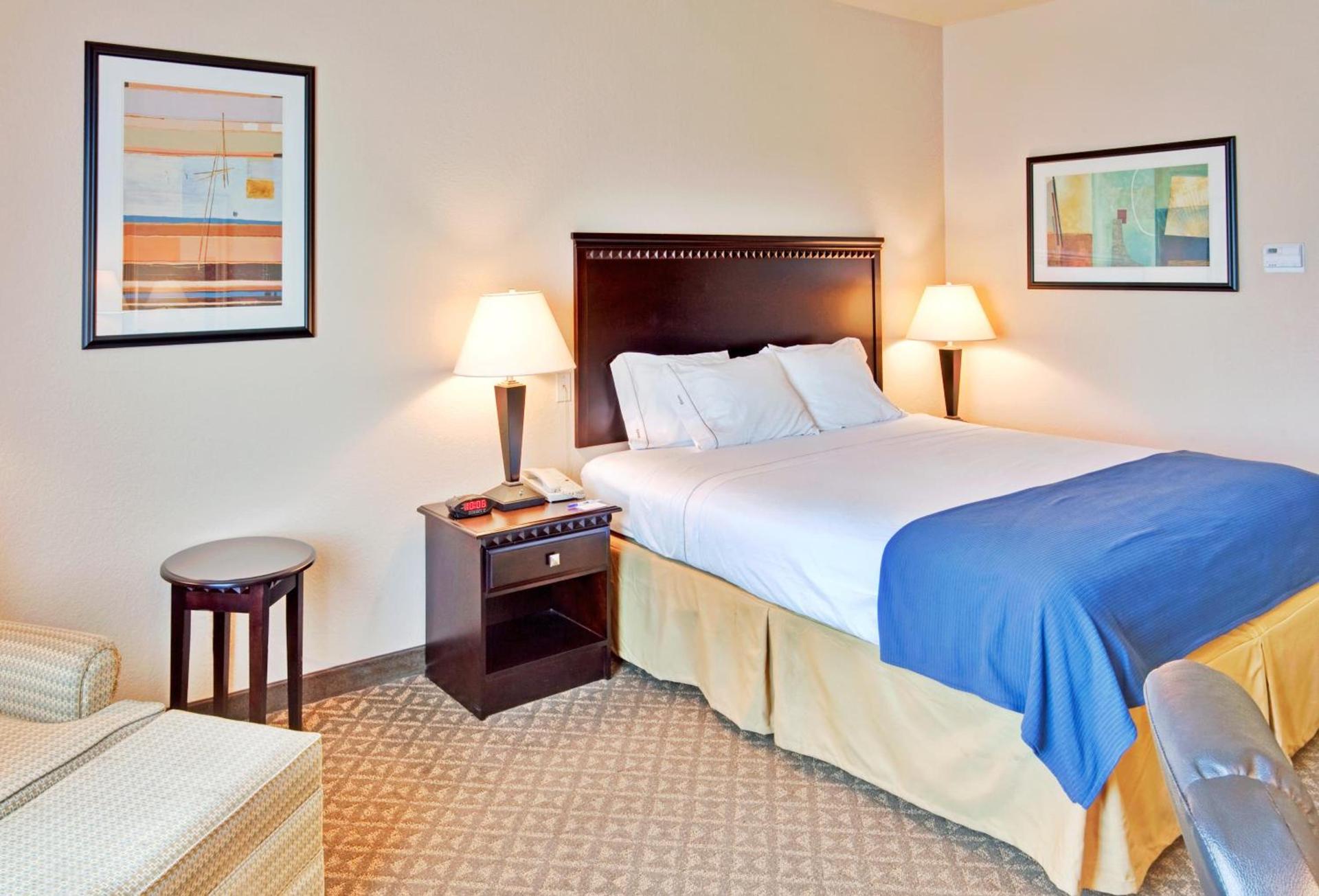 Holiday Inn Express Delano Highway 99 by IHG photo 3