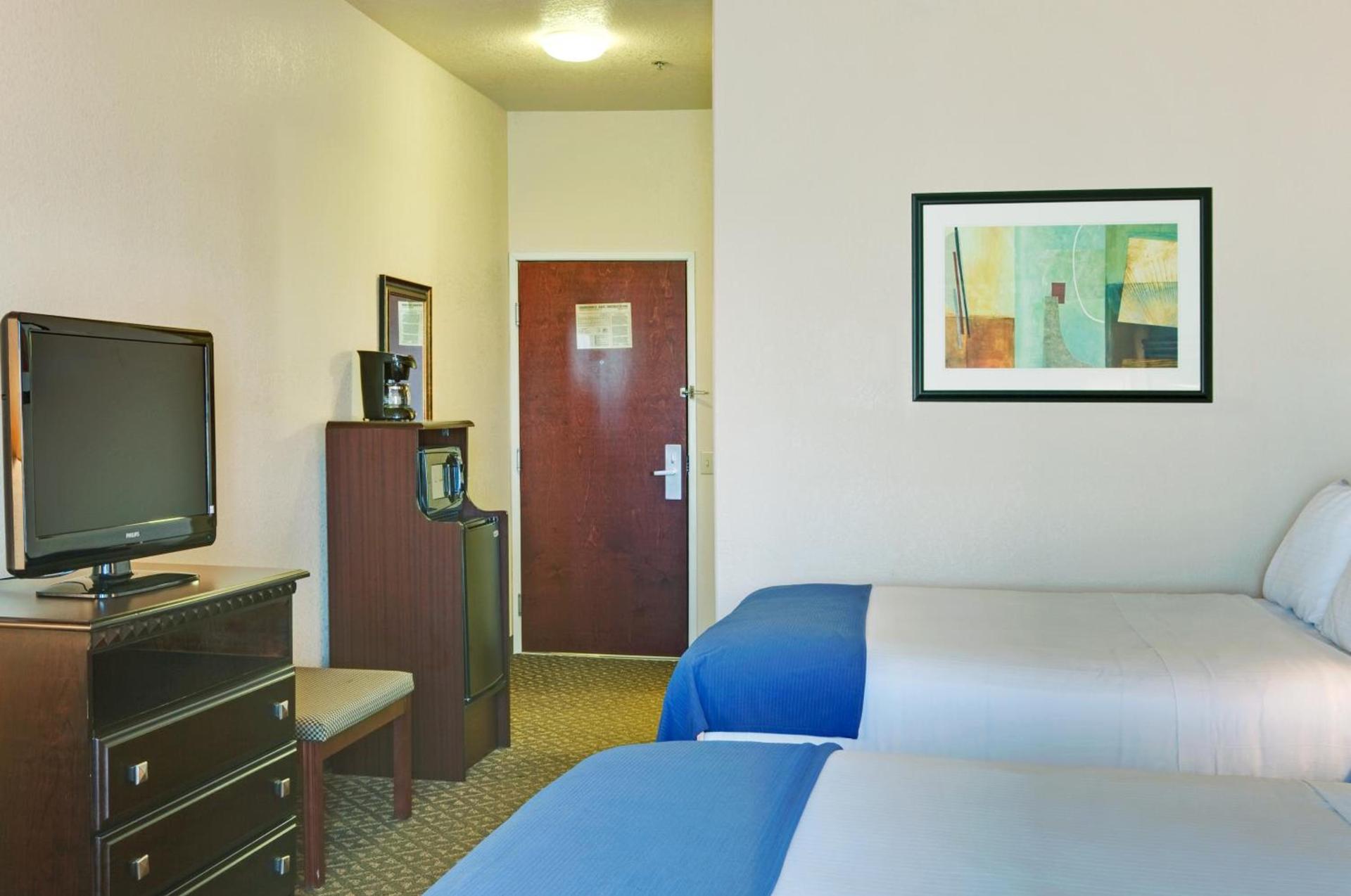 Holiday Inn Express Delano Highway 99 by IHG photo 2