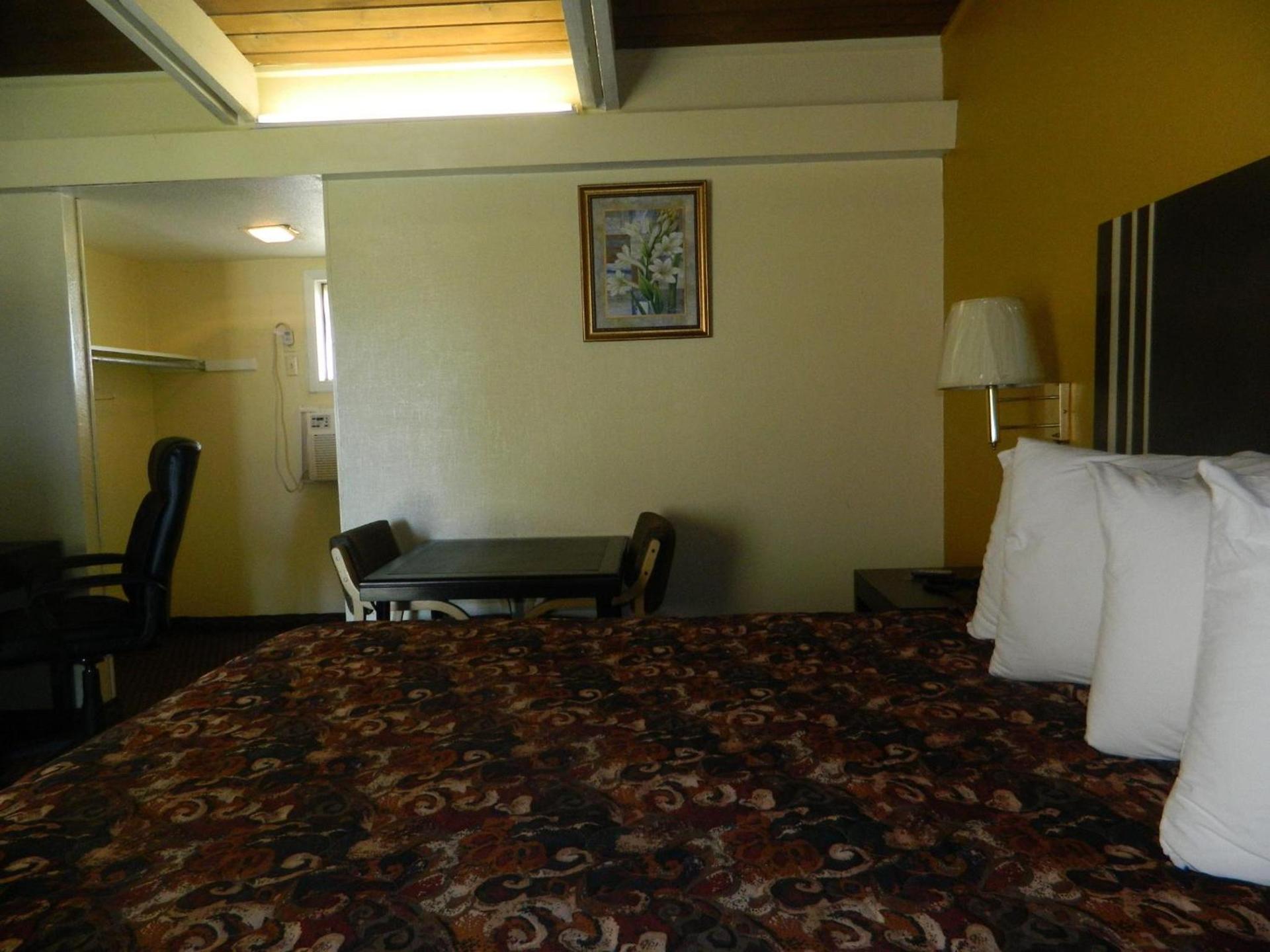 Freer Motel photo 8