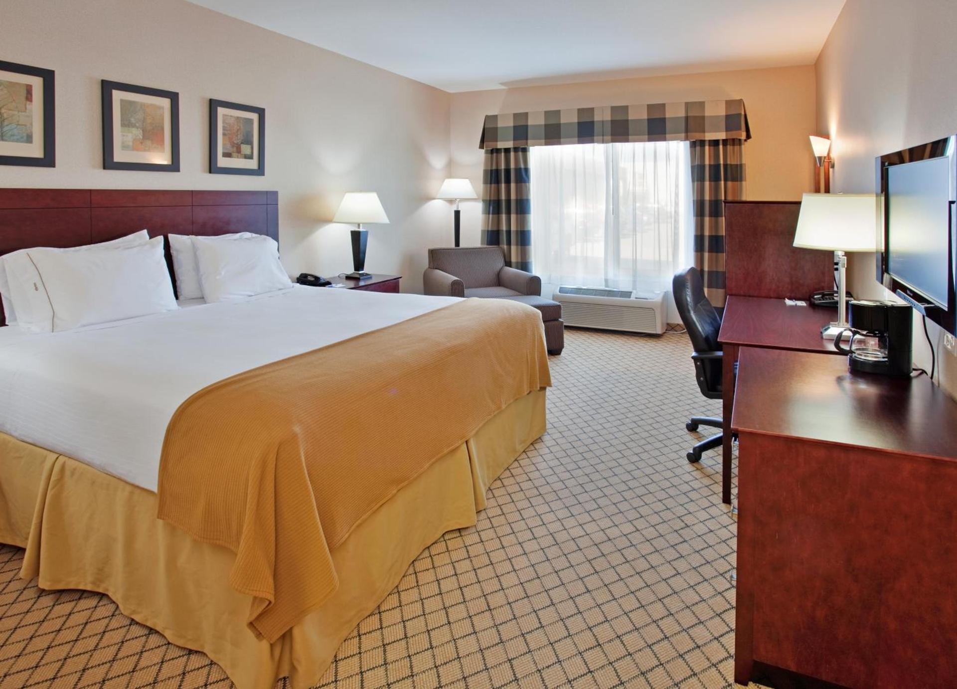 Holiday Inn Express Hotel & Suites Wichita Airport by IHG photo 3