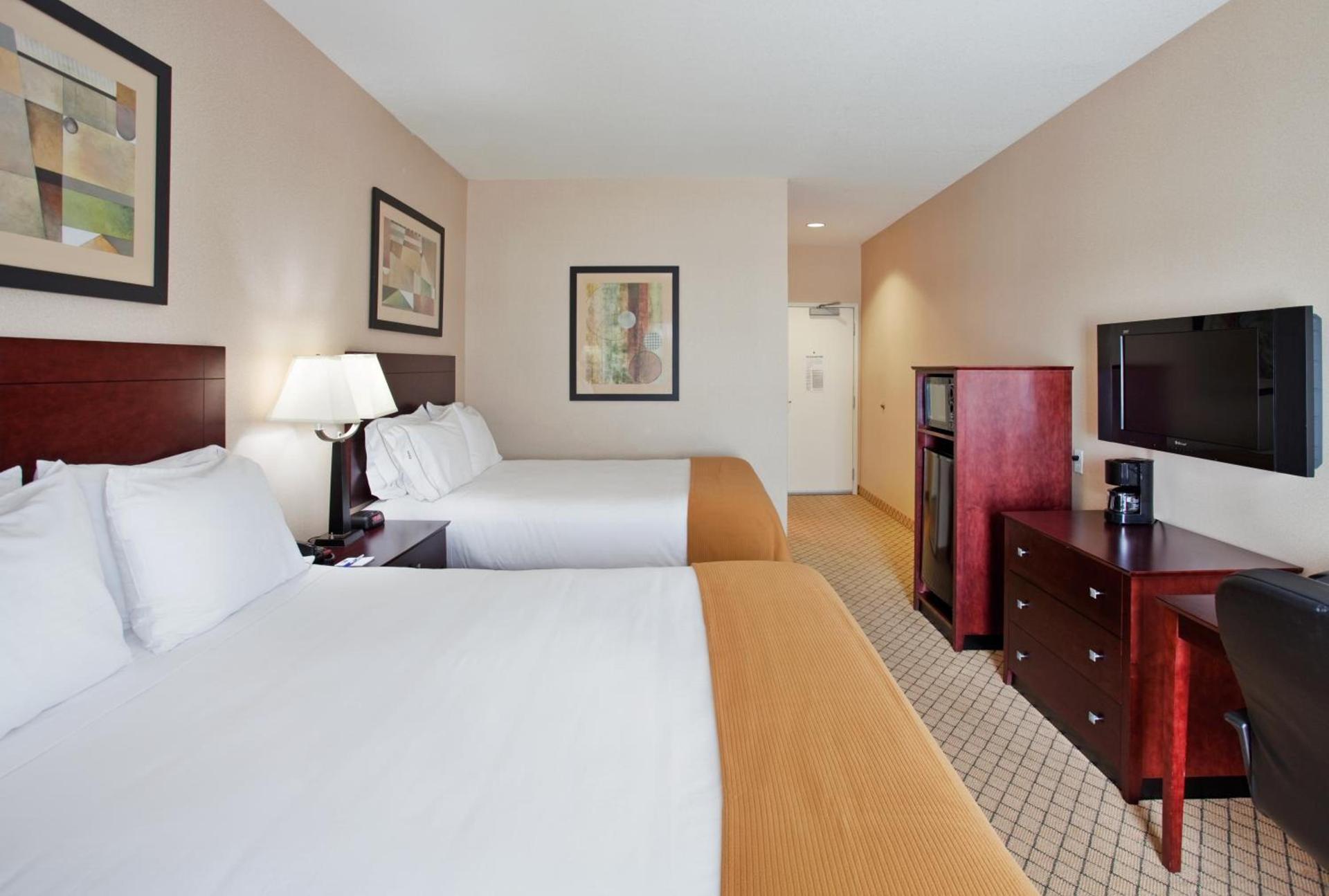 Holiday Inn Express Hotel & Suites Wichita Airport by IHG photo 4