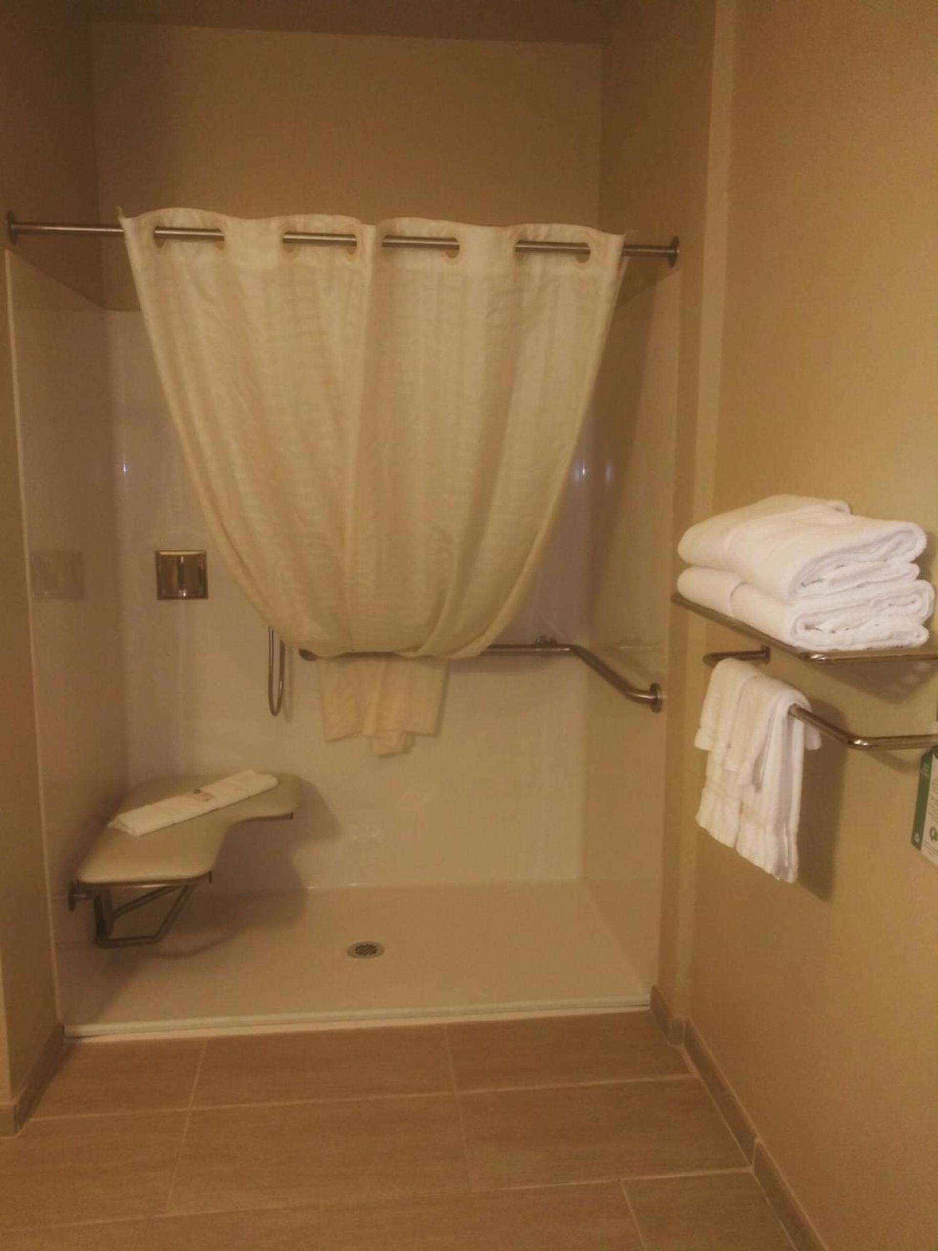 Cobblestone Hotel & Suites - Harborcreek photo 25