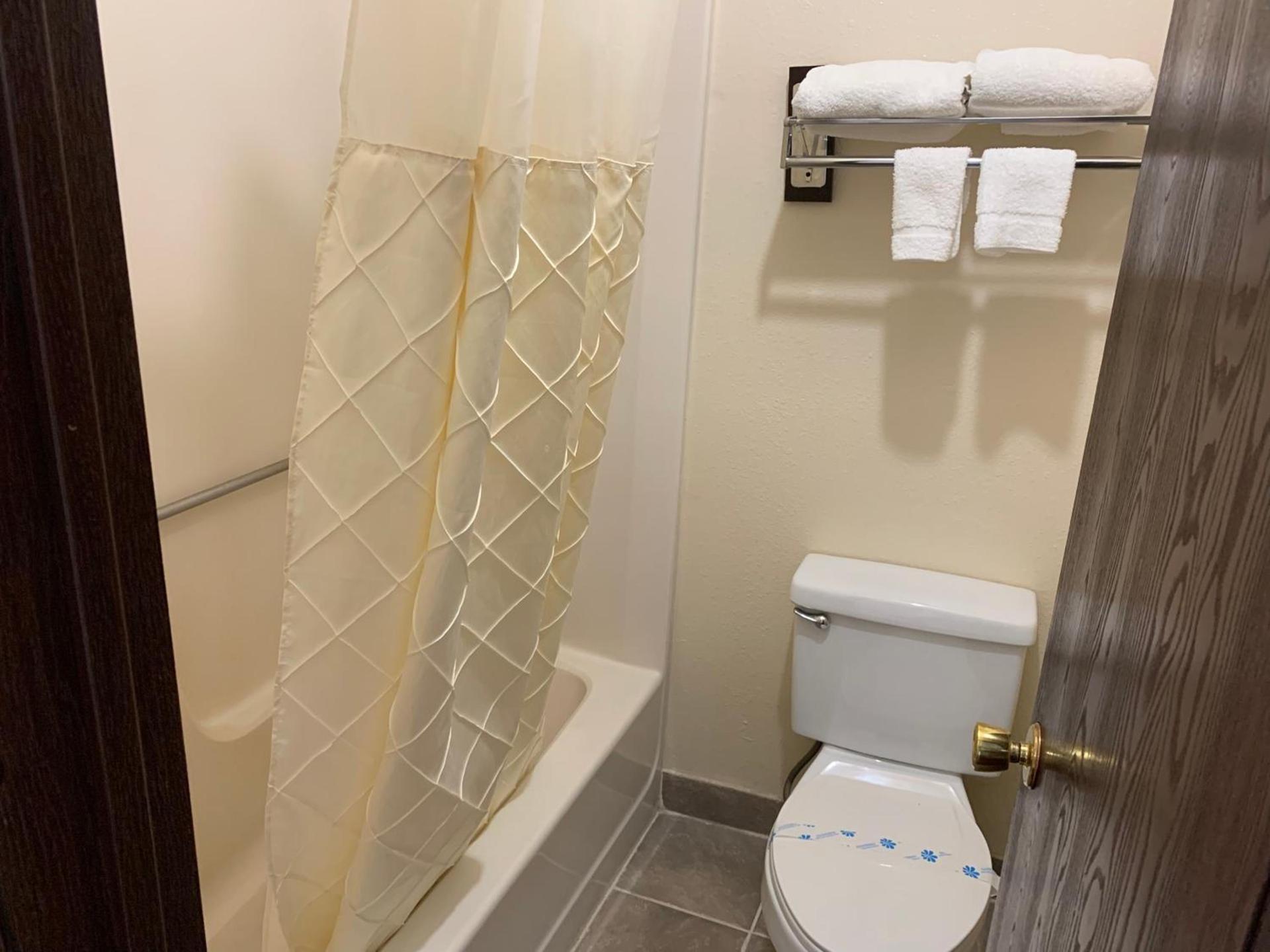 Regency Inn photo 34