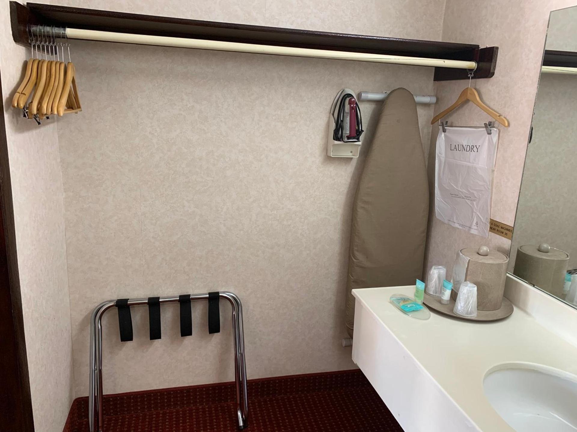 Regency Inn photo 14