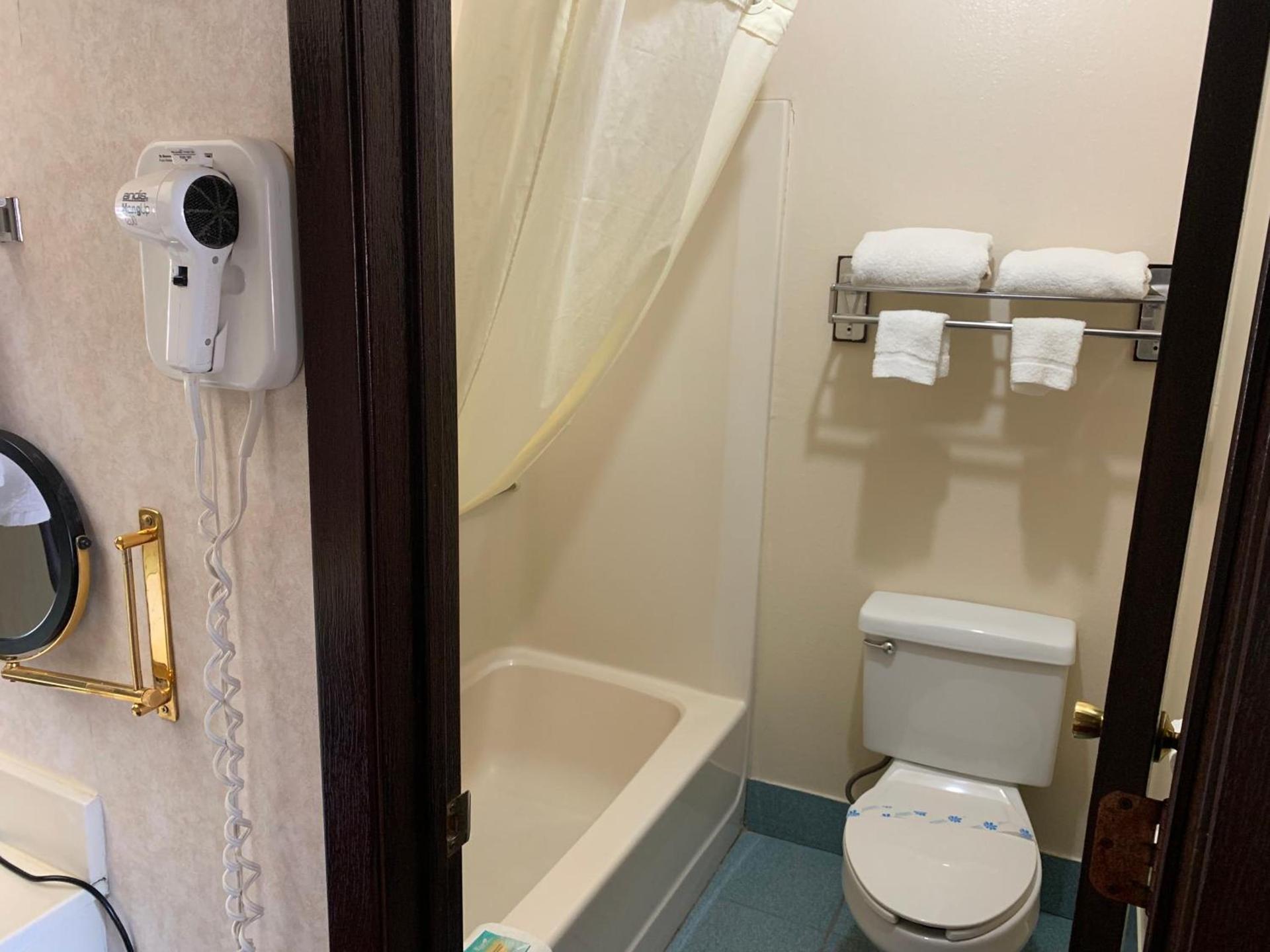 Regency Inn photo 29