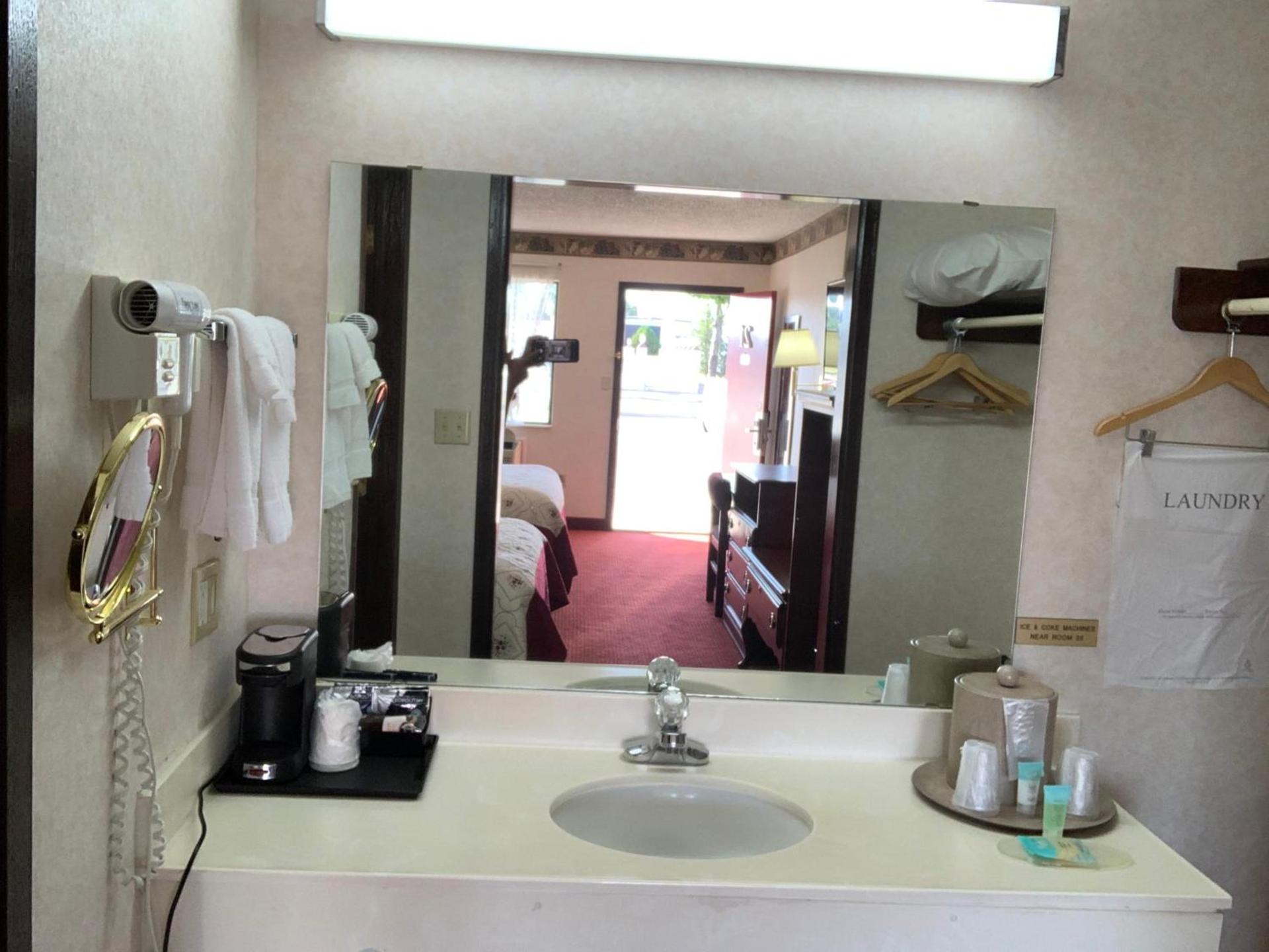 Regency Inn photo 17