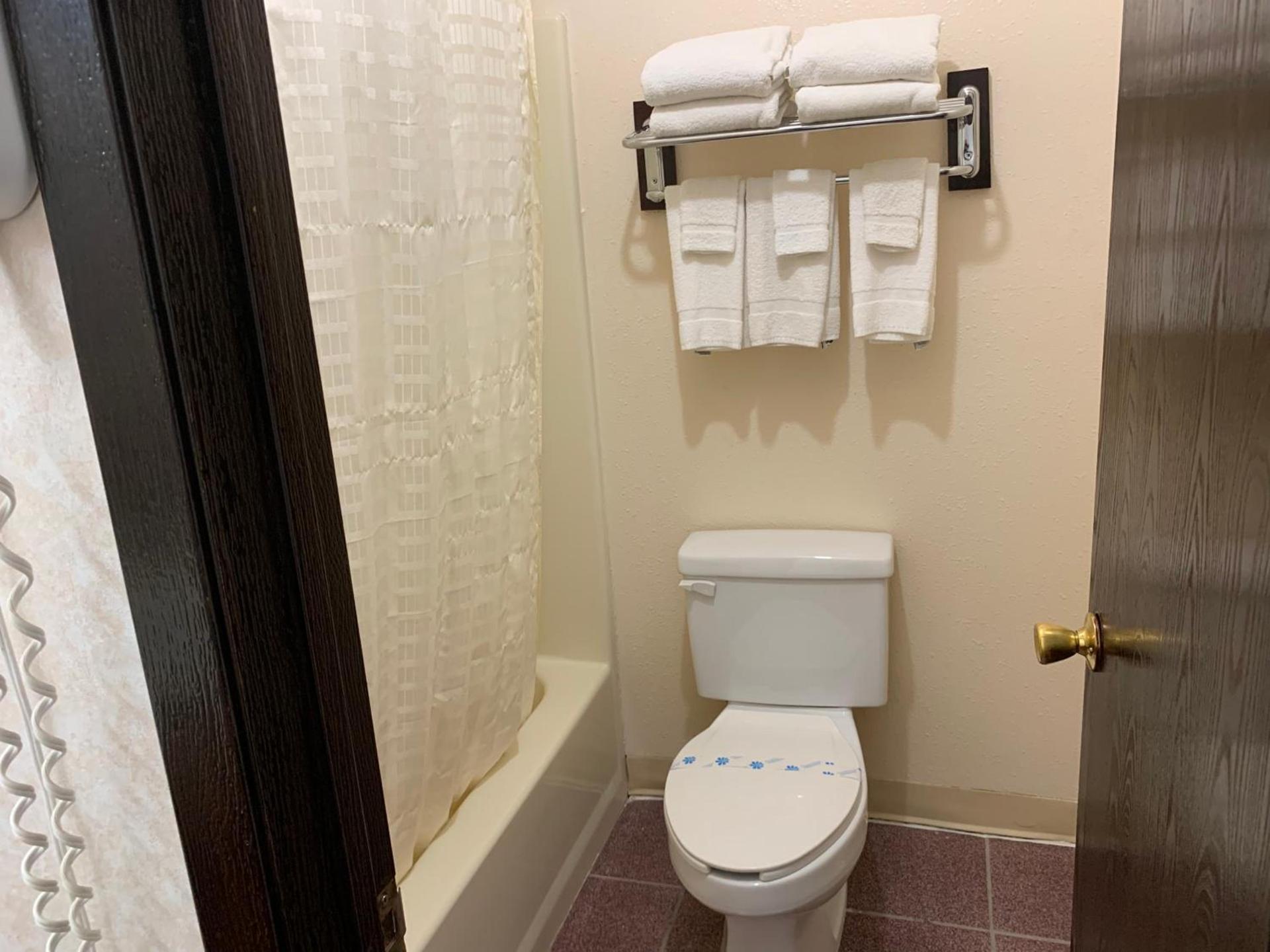 Regency Inn photo 35