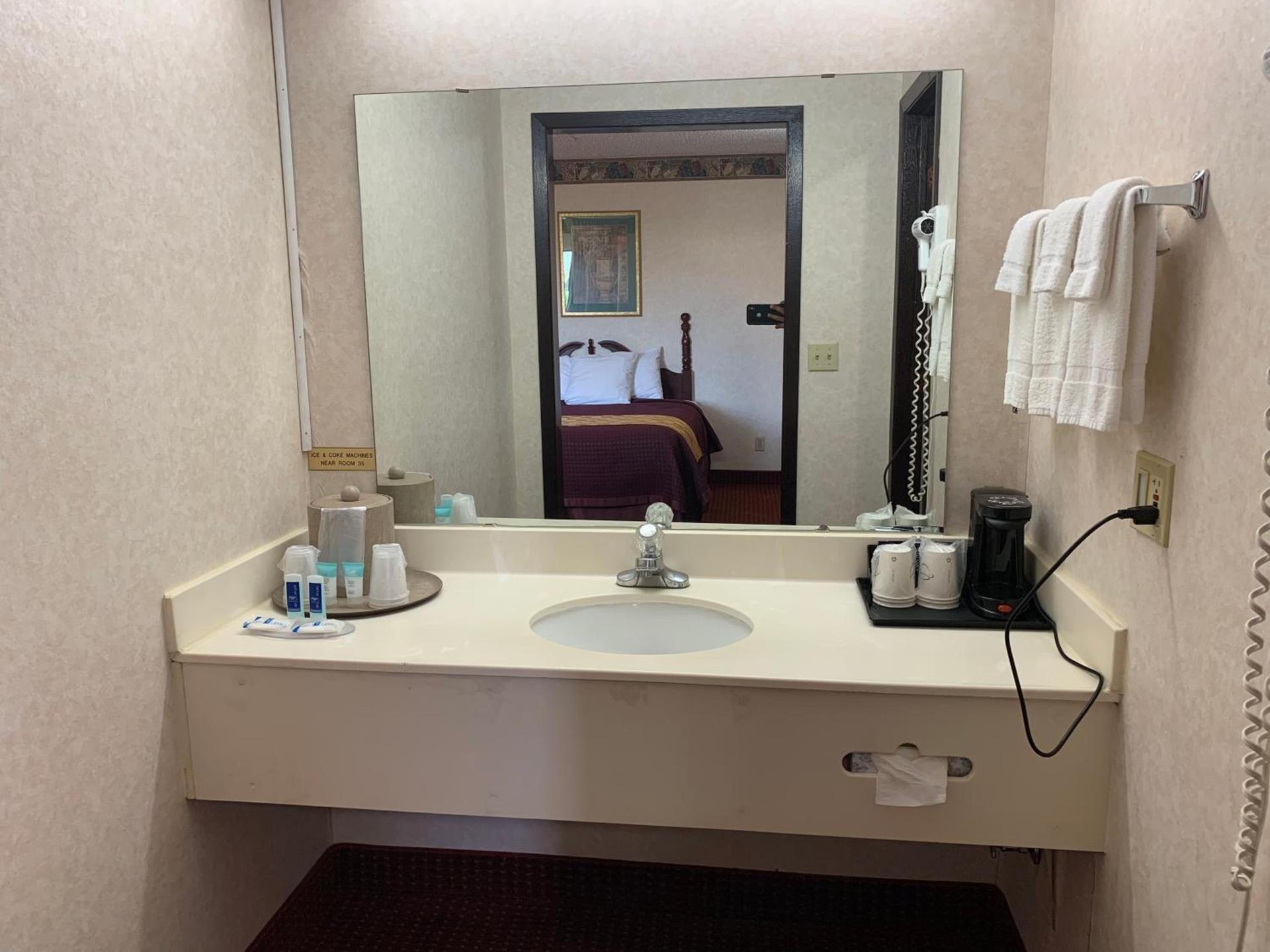 Regency Inn photo 16