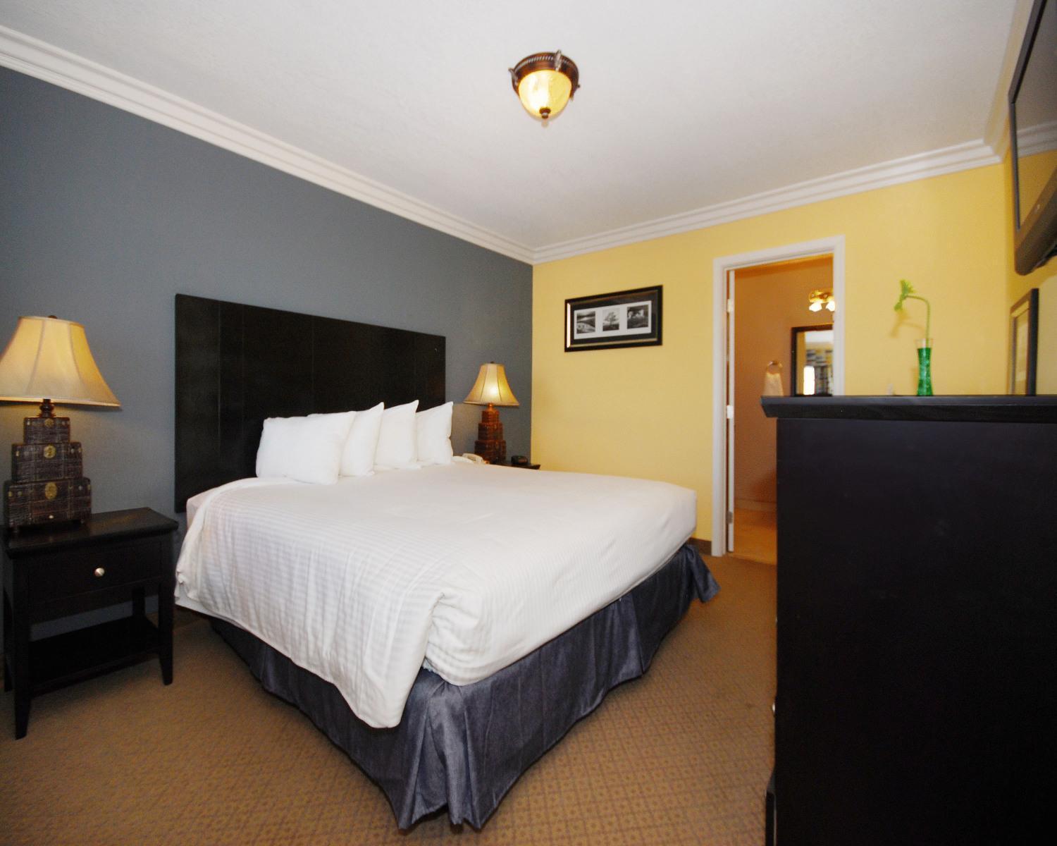 Solaire Inn & Suites photo 29