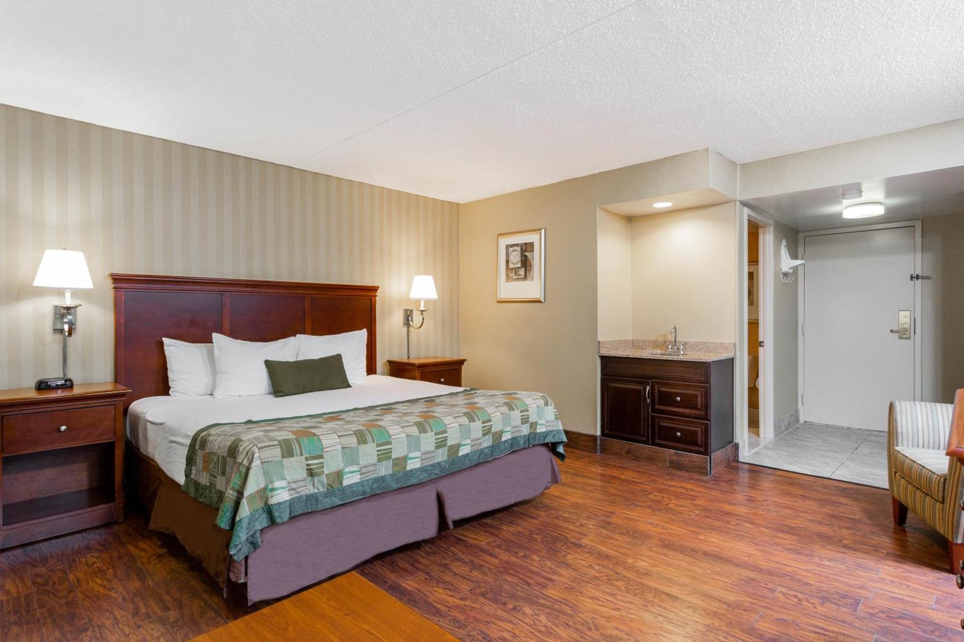 Days Inn by Wyndham Westminster photo 36