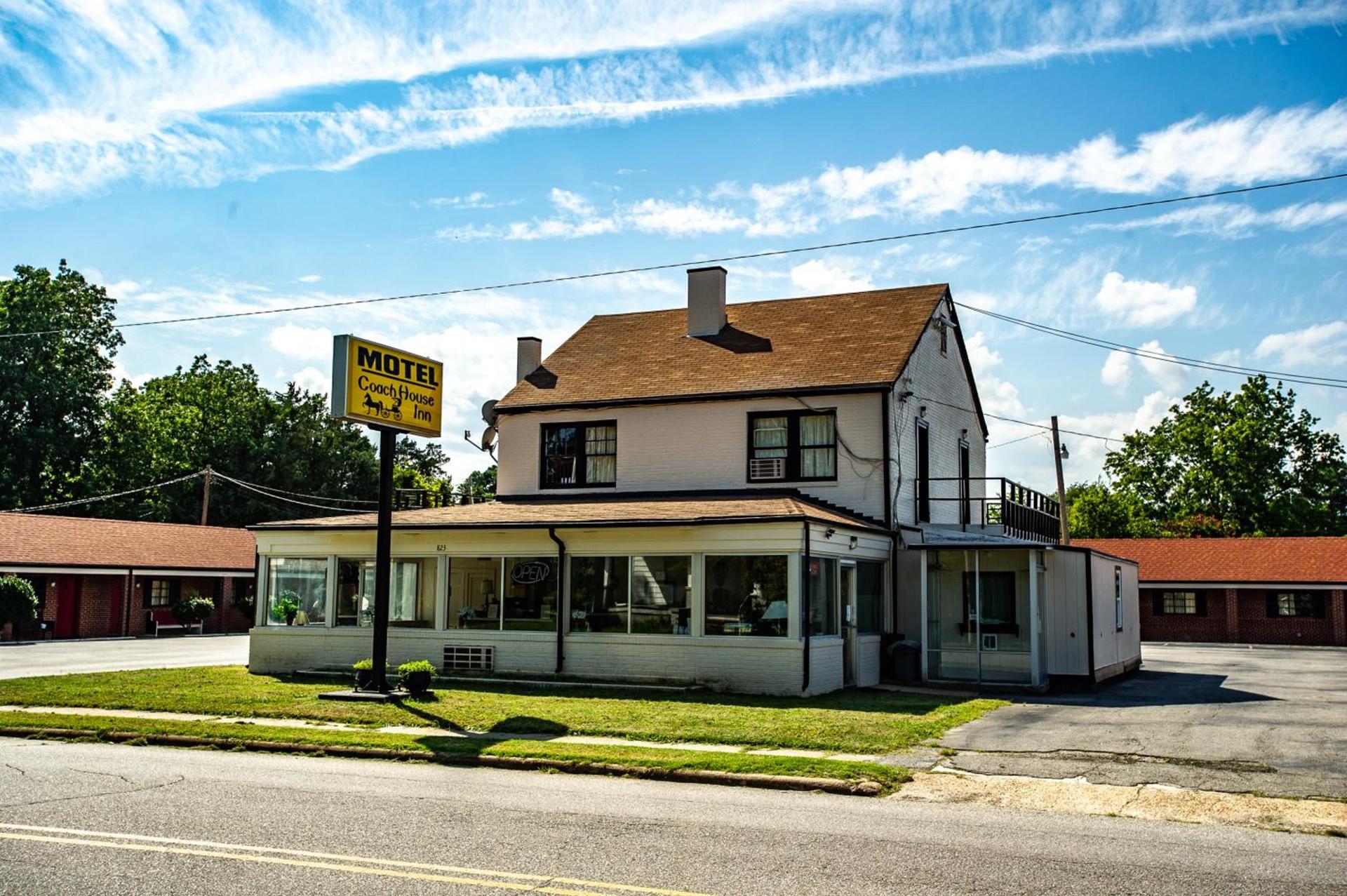 Coach House Inn photo 5