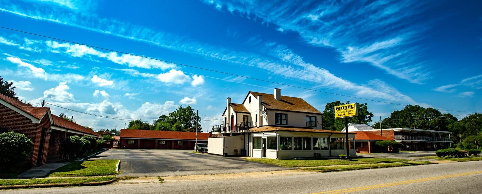 Coach House Inn photo 2