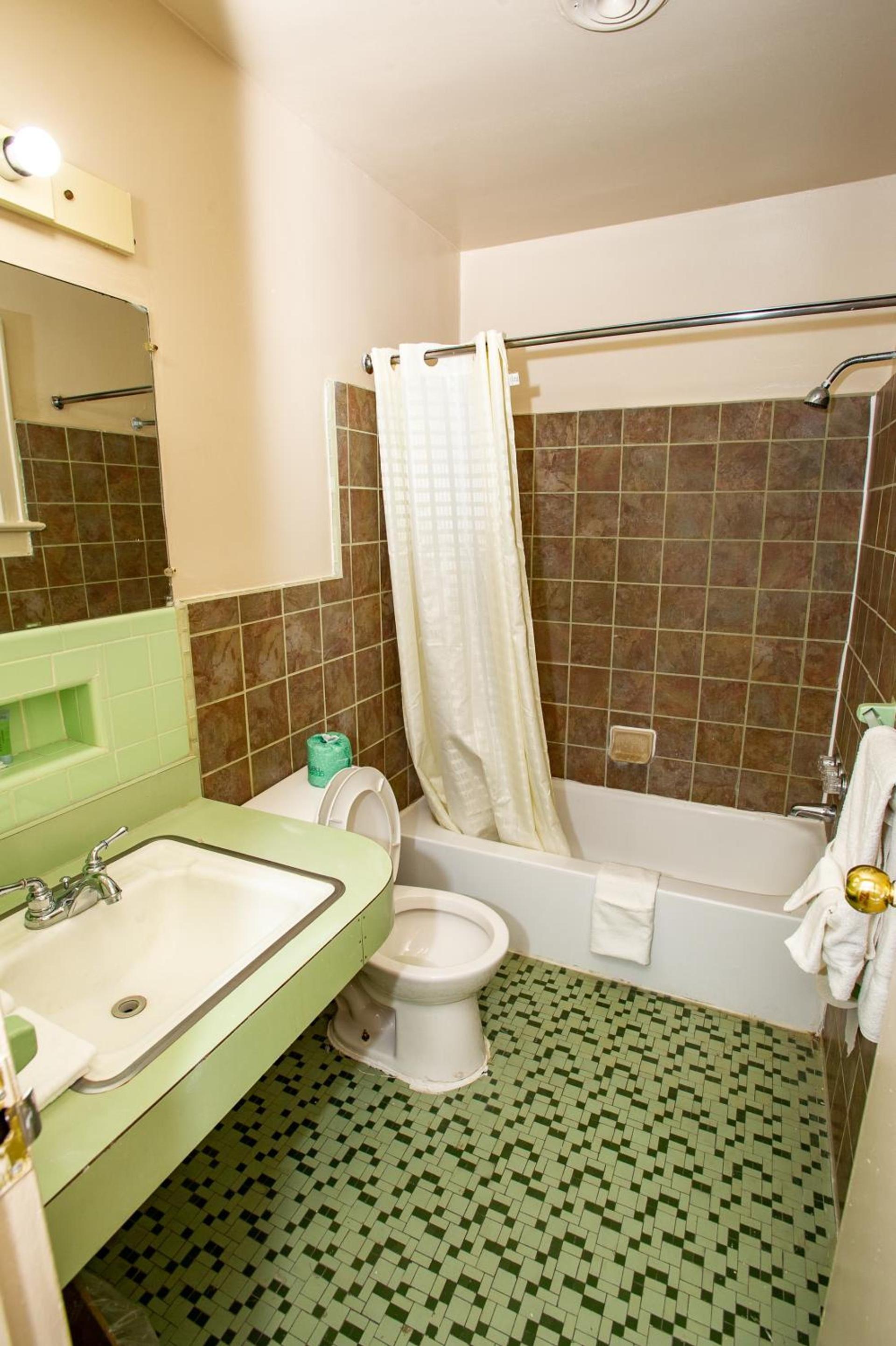 Coach House Inn photo 38