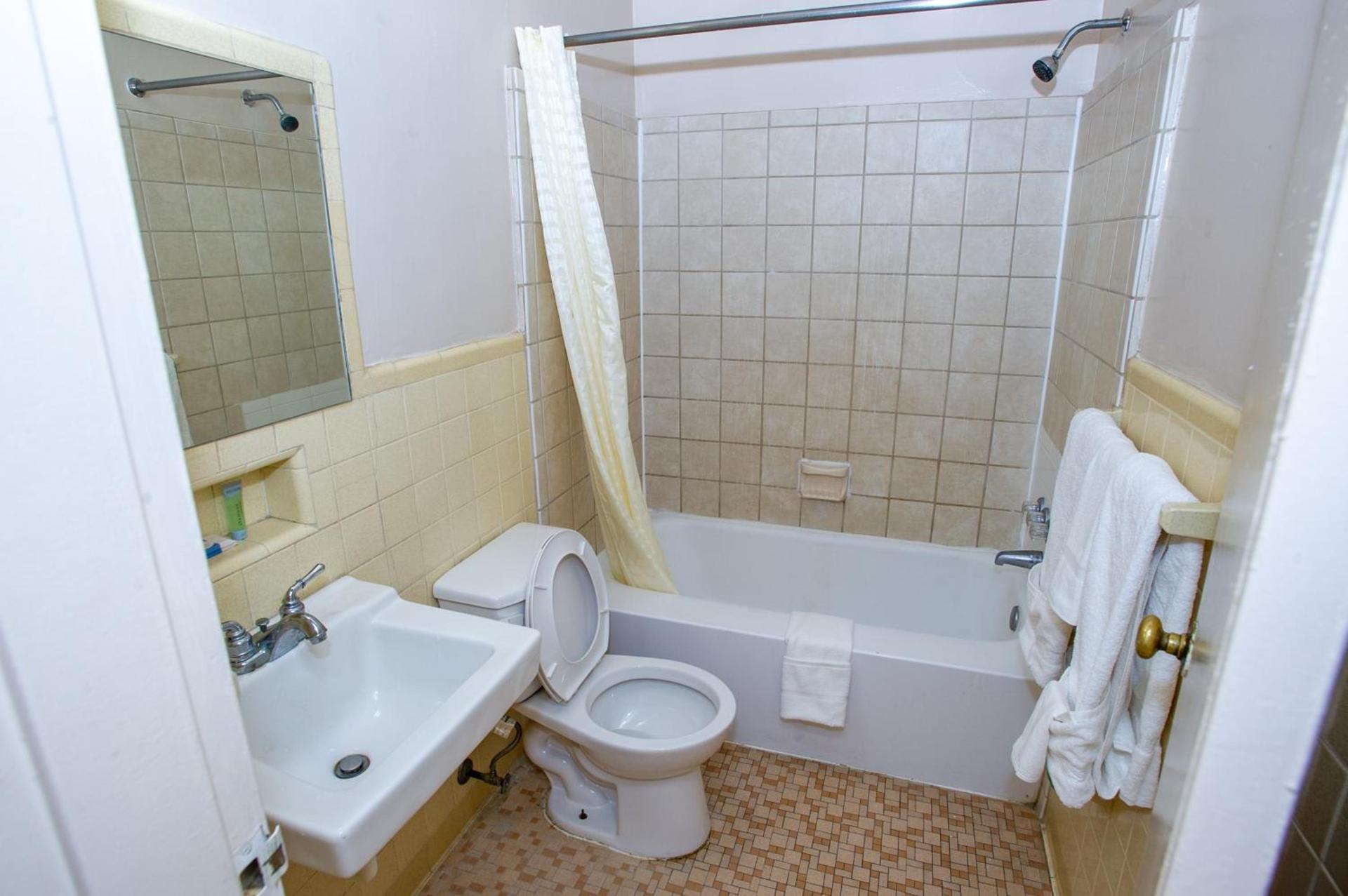 Coach House Inn photo 26