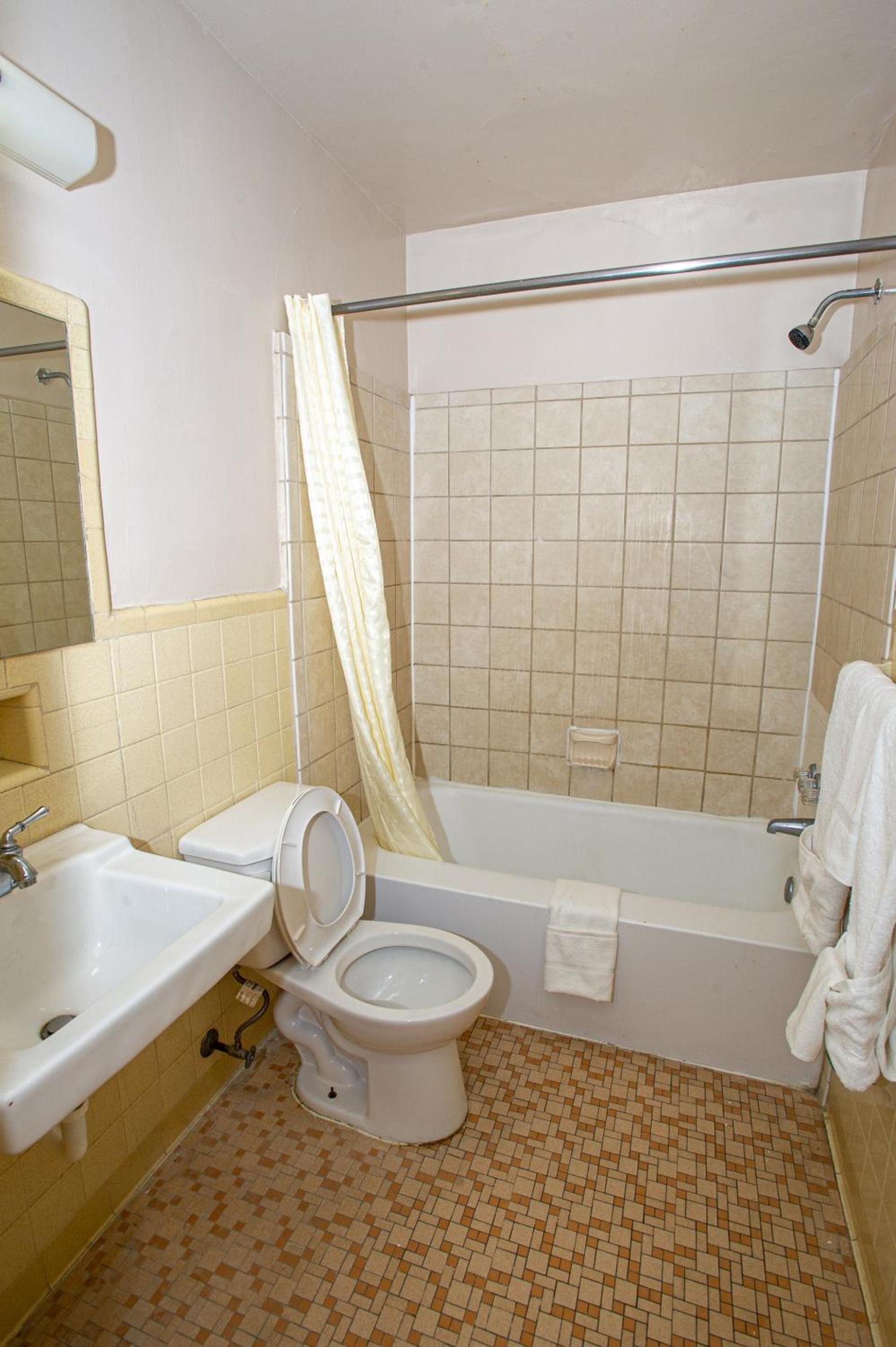 Coach House Inn photo 27
