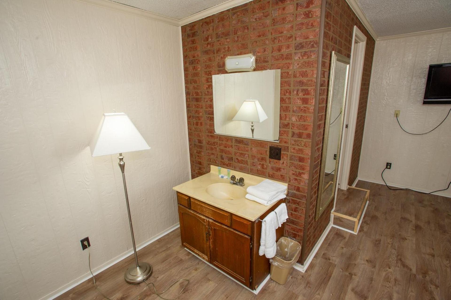 Coach House Inn photo 47