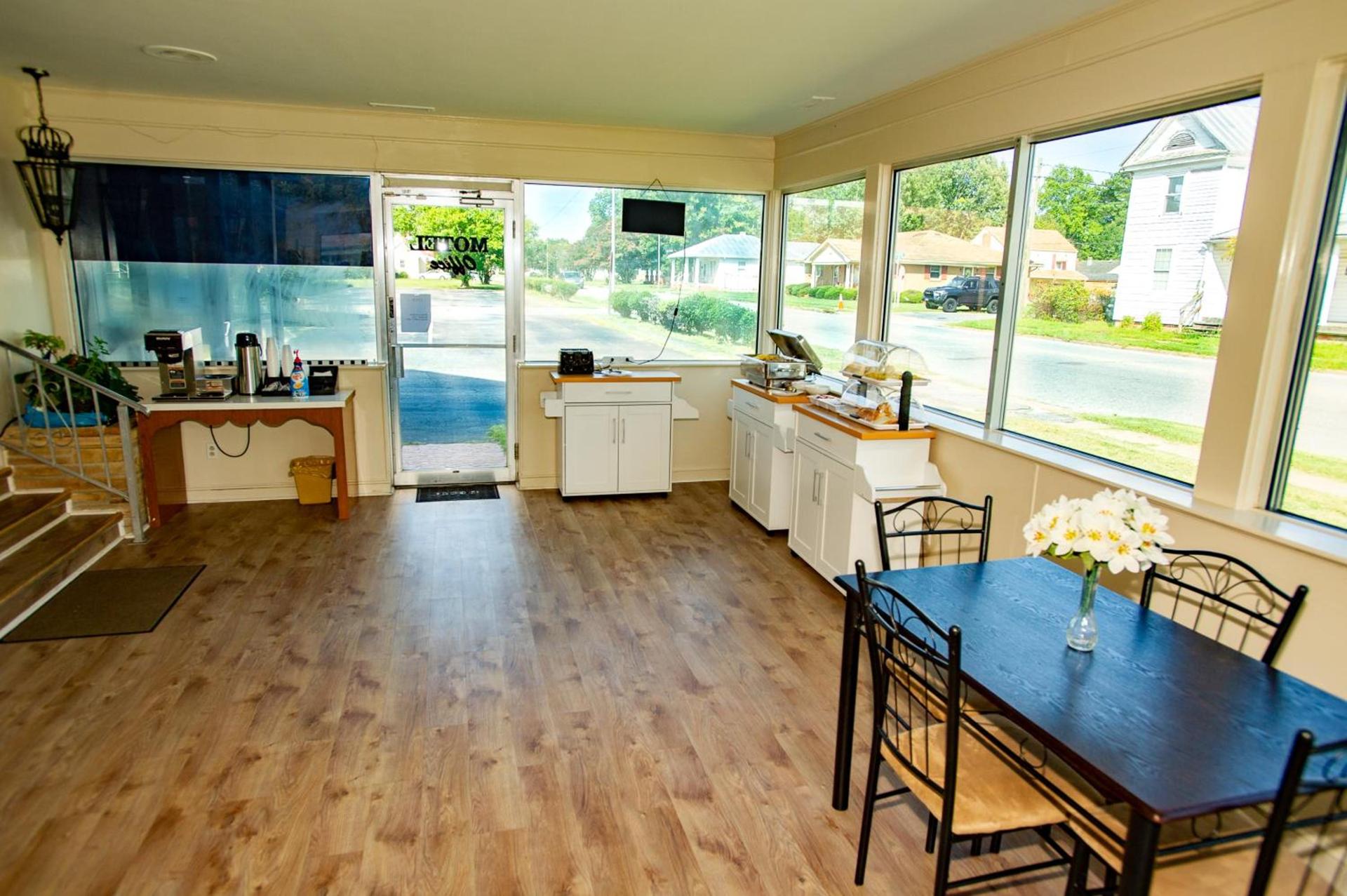 Coach House Inn photo 14