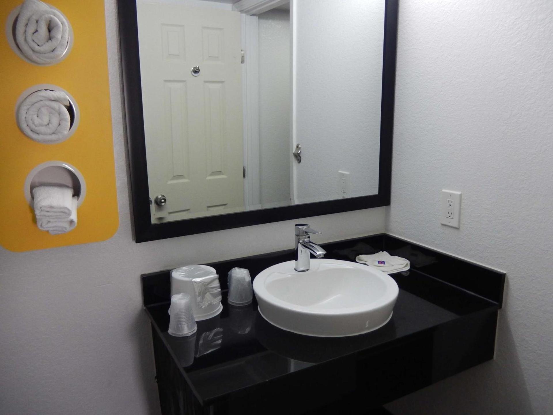 Motel 6-Portland, TX photo 11