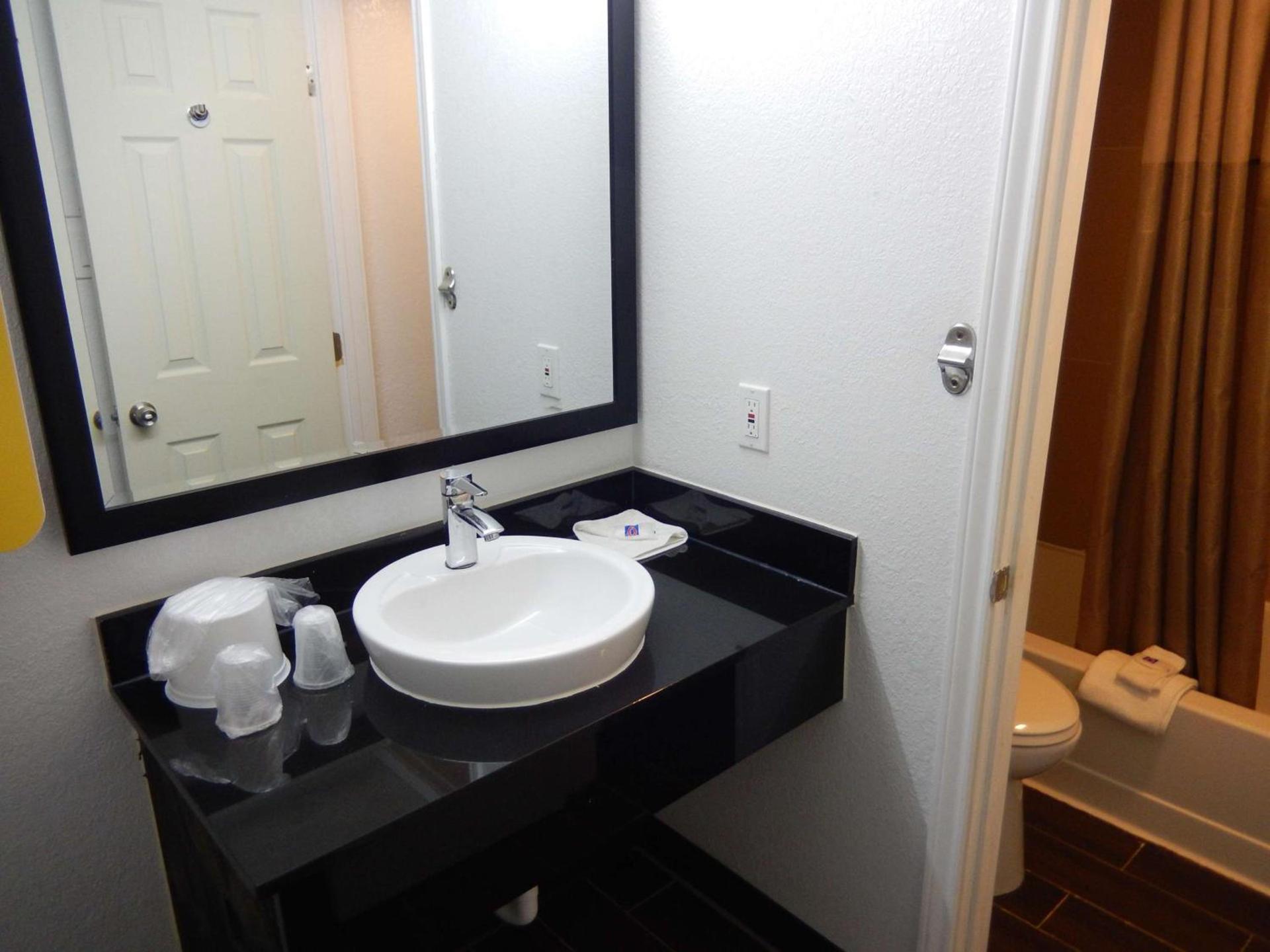 Motel 6-Portland, TX photo 13