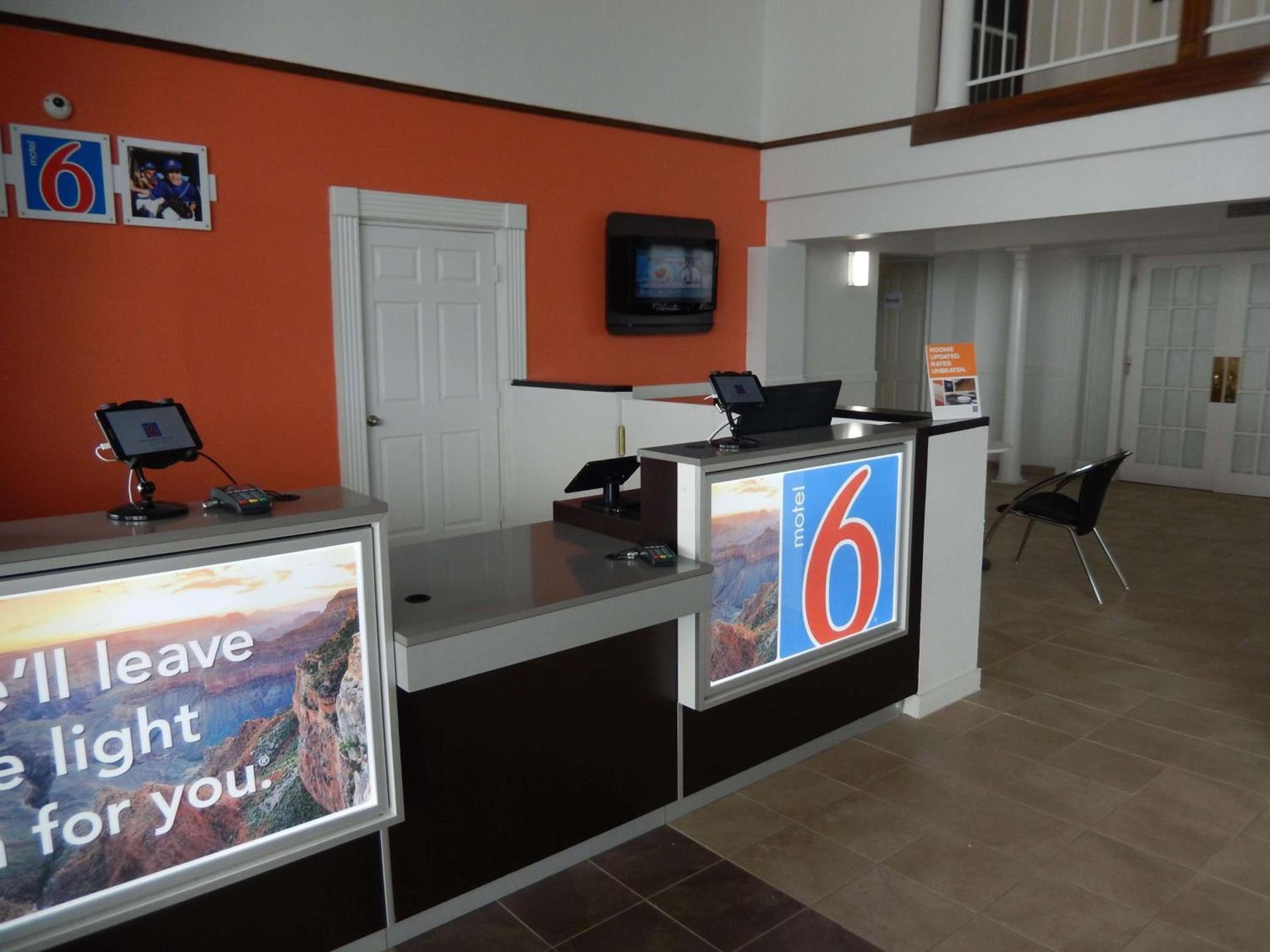 Motel 6-Portland, TX photo 16